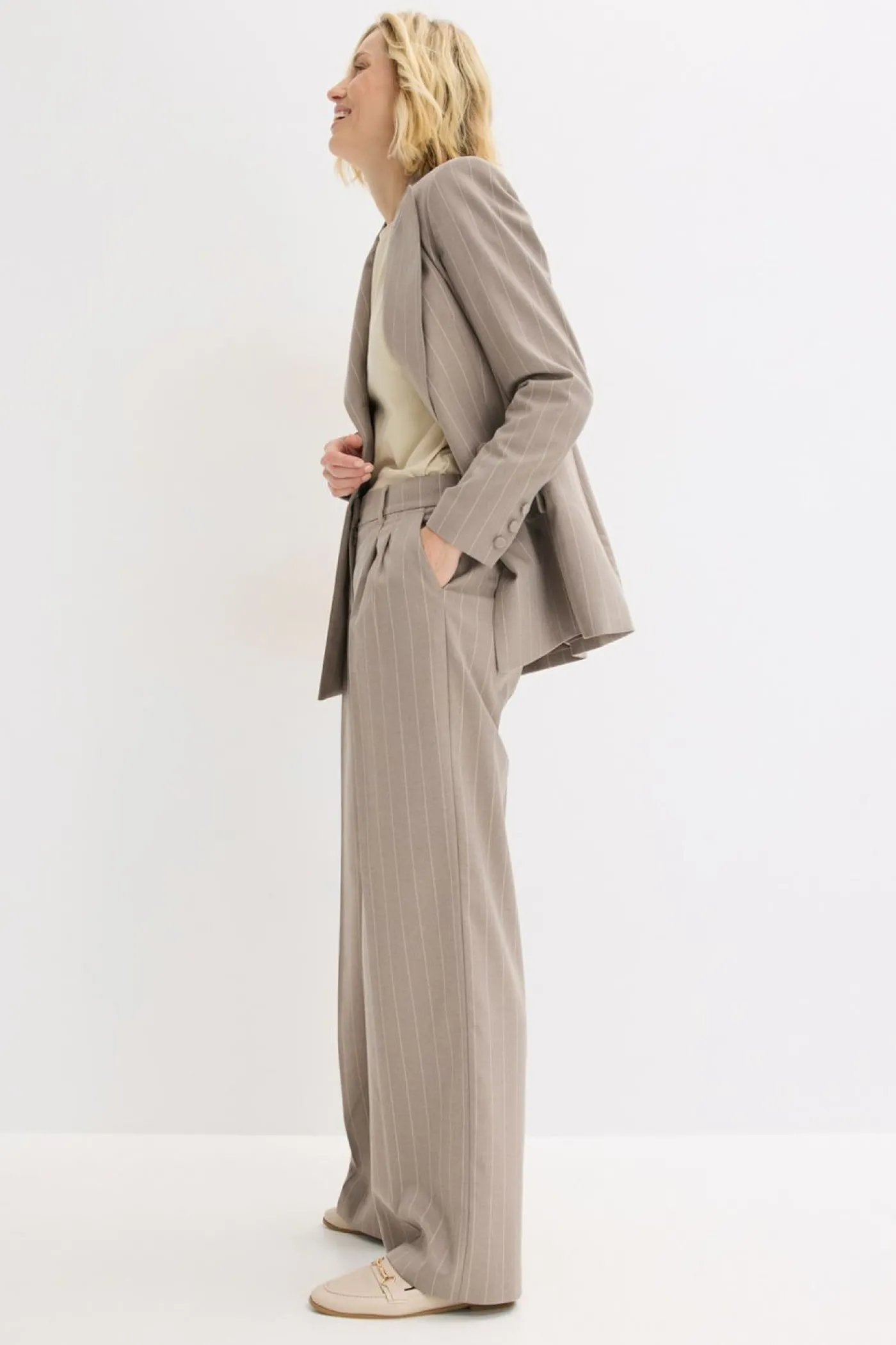 bonprix bonprix Pantalón Marlene de raya diplomática Marrón grisáceo/blanco perla de rayas New
