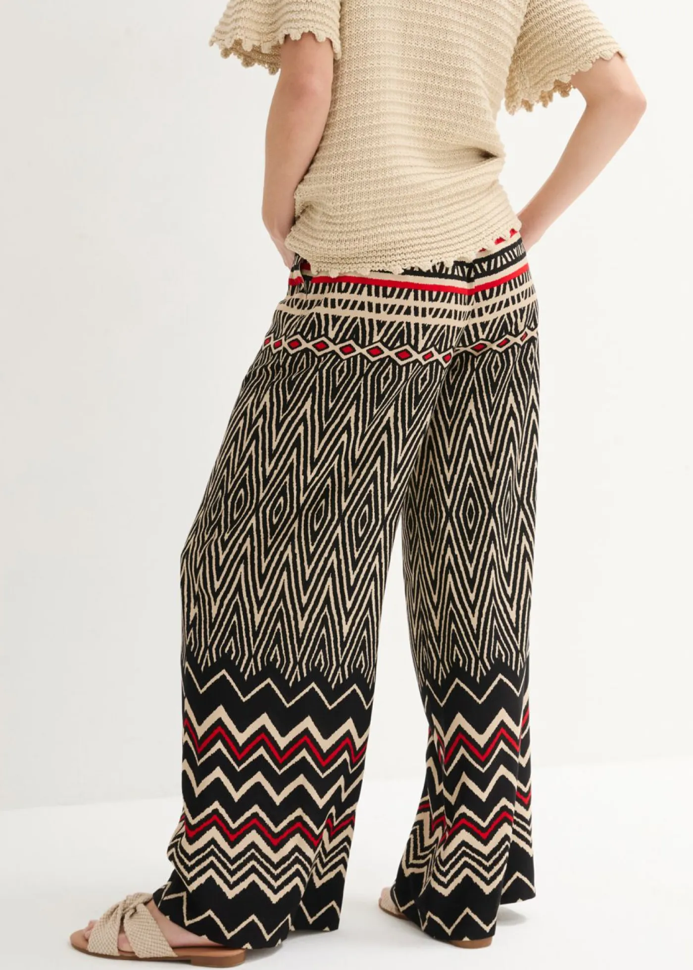 bonprix bonprix Pantalón Marlene de viscosa fluida Negro/arena con estampado gráfico Discount