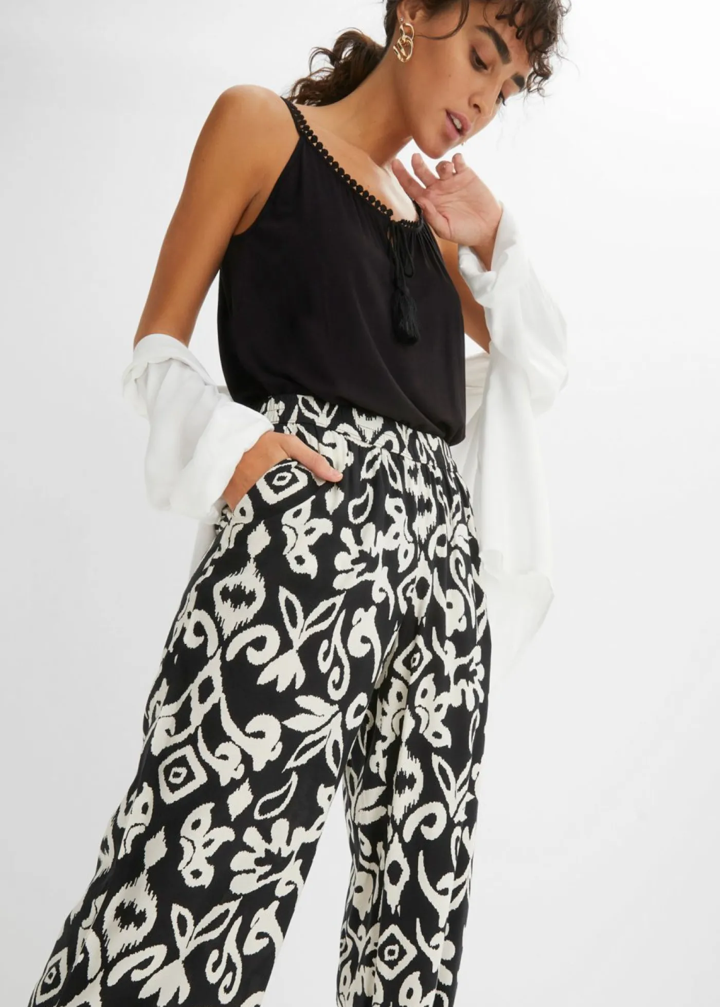 bonprix bonprix Pantalón Marlene estampado de viscosa fluida Negro-crema Online