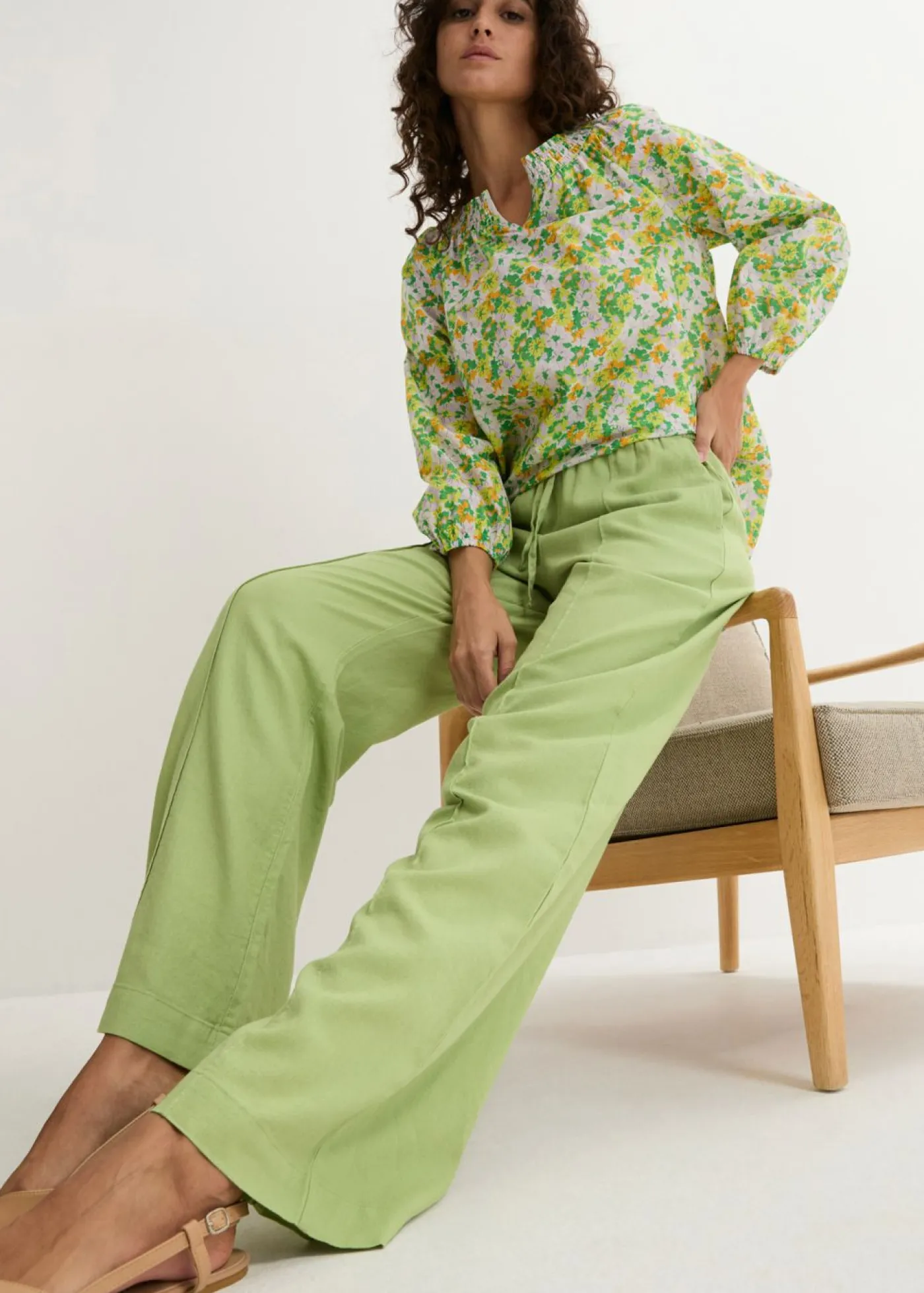 bonprix bonprix Pantalón palazzo de mezcla ligera de viscosa y lino Verde pera Clearance
