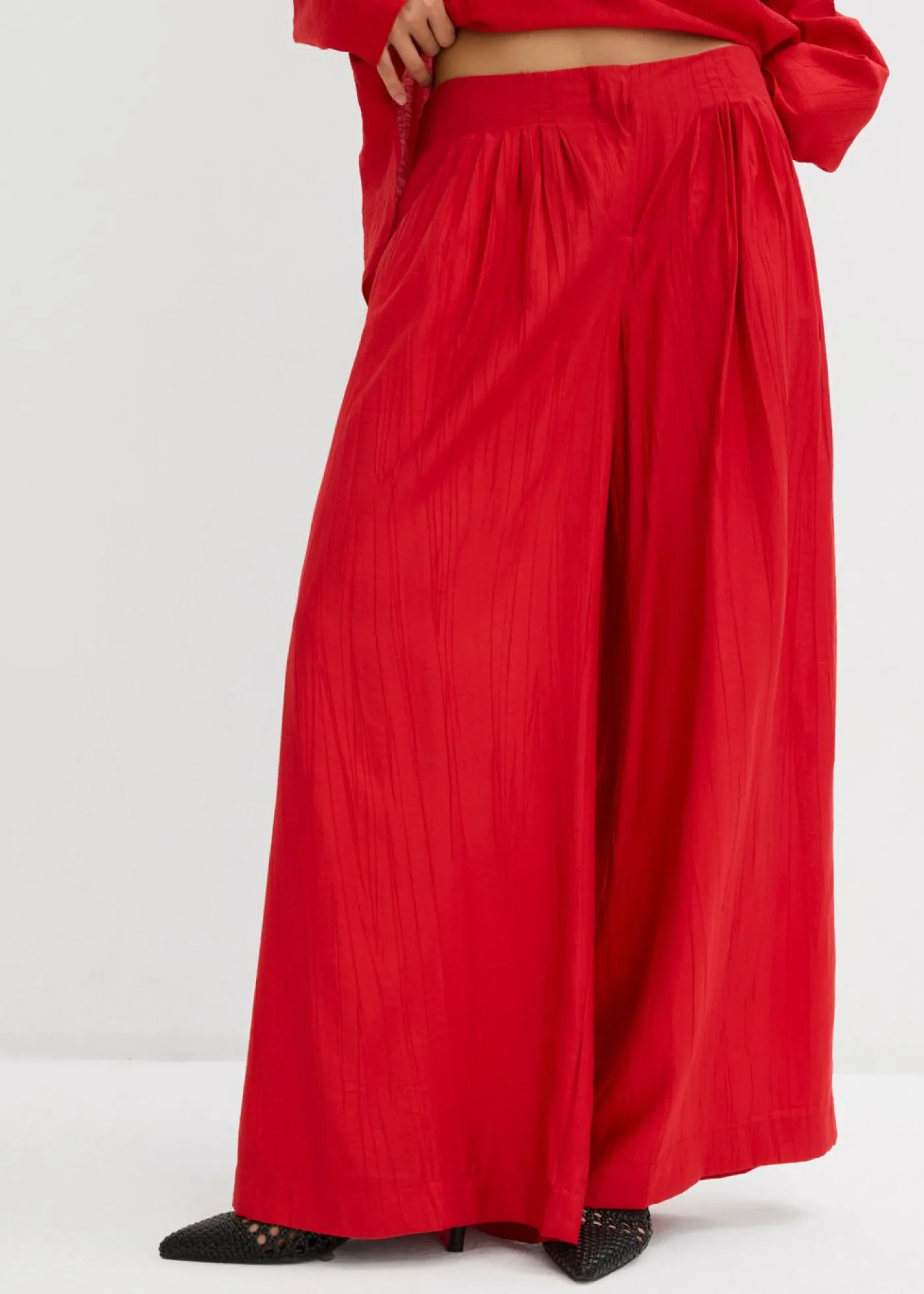 bonprix bonprix Pantalón palazzo de mezcla de viscosa arrugada con estructura Rojo salsa Clearance