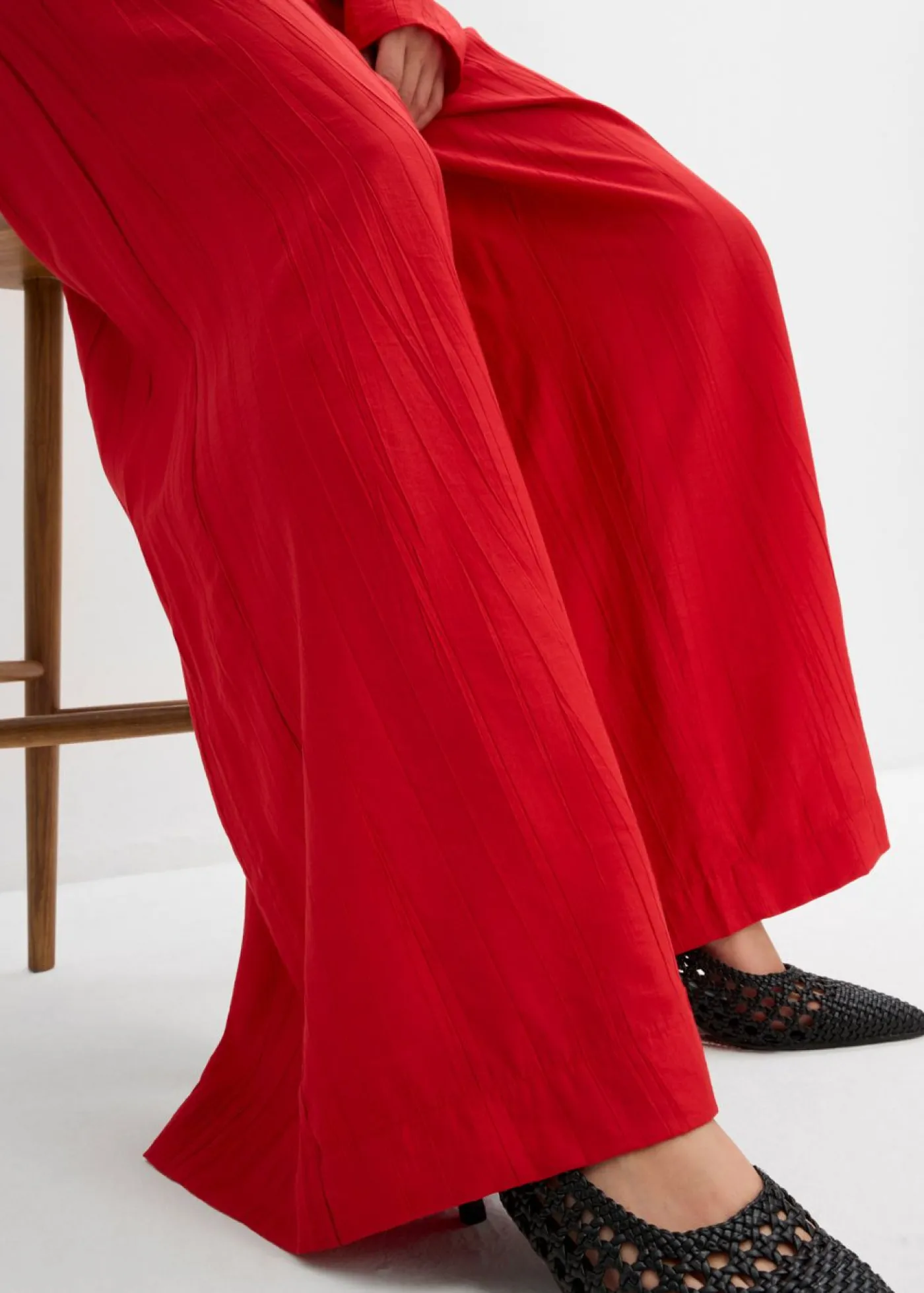 bonprix bonprix Pantalón palazzo de mezcla de viscosa arrugada con estructura Rojo salsa Clearance