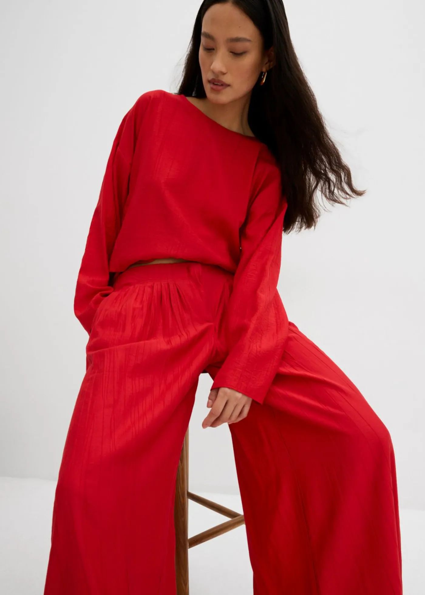 bonprix bonprix Pantalón palazzo de mezcla de viscosa arrugada con estructura Rojo salsa Clearance