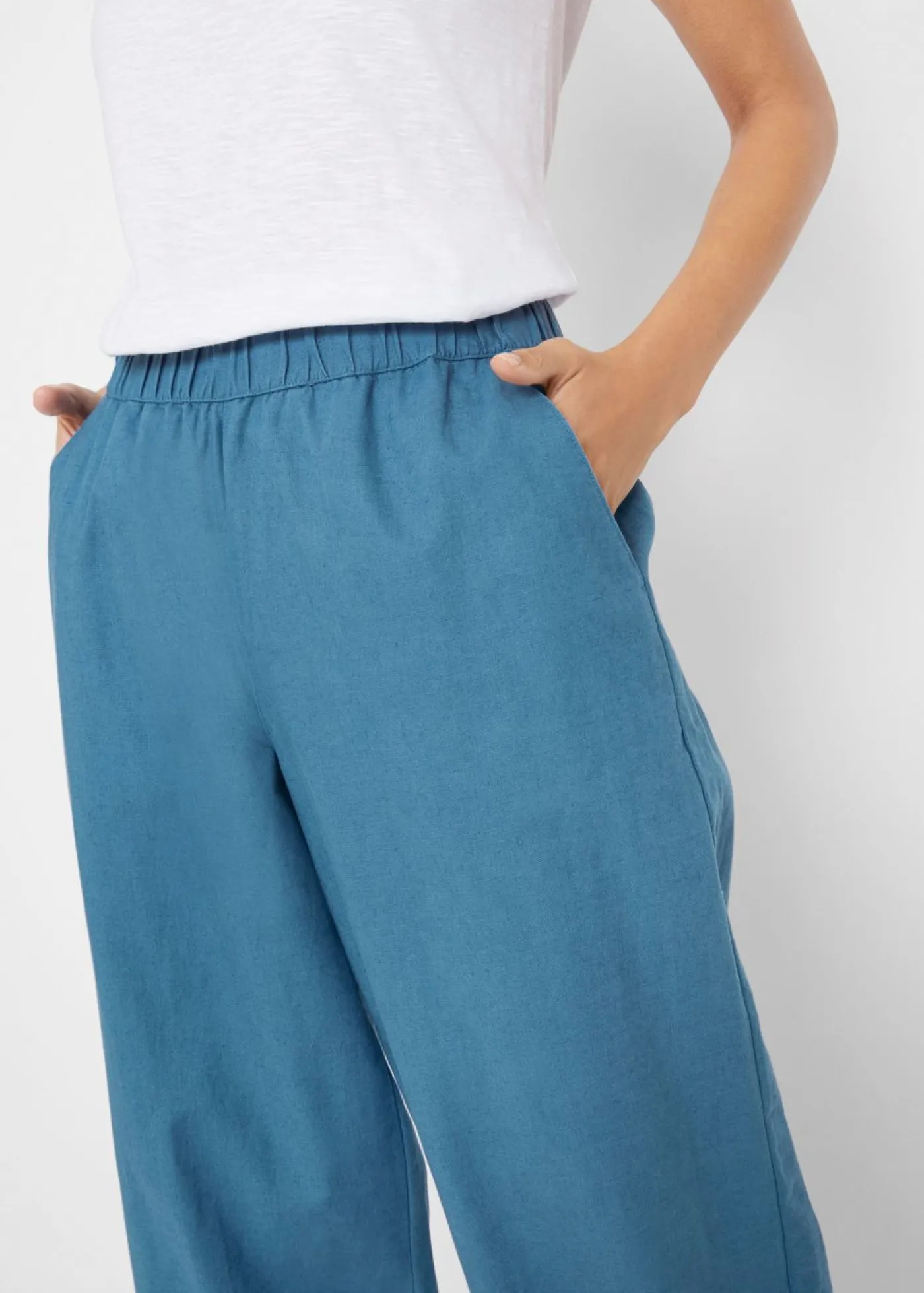 bonprix bonprix Pantalón pirata de mezcla de lino ligero denim azul Clearance