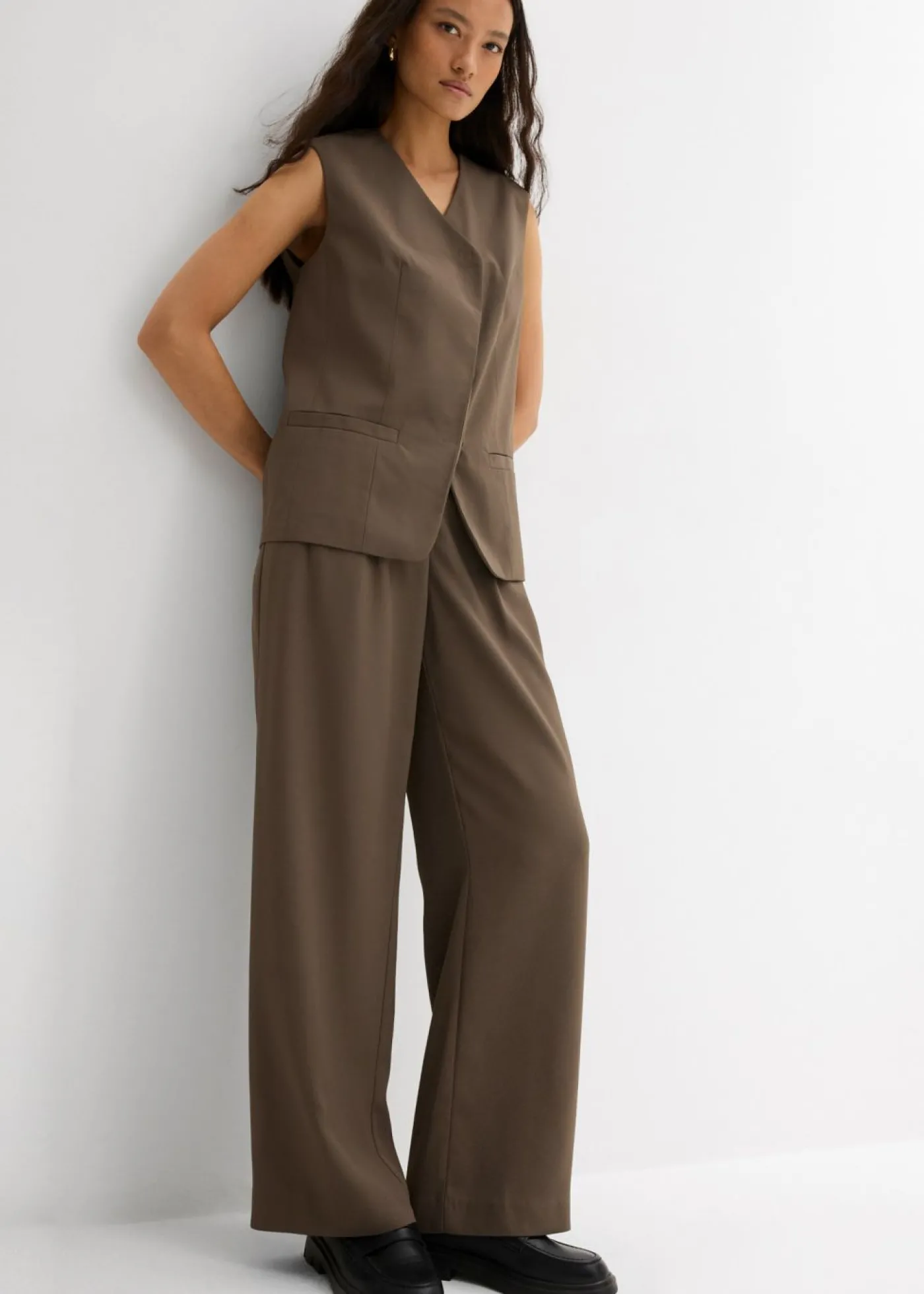 bonprix bonprix Pantalón sin cierre con estructura de sarga Oliva Sale