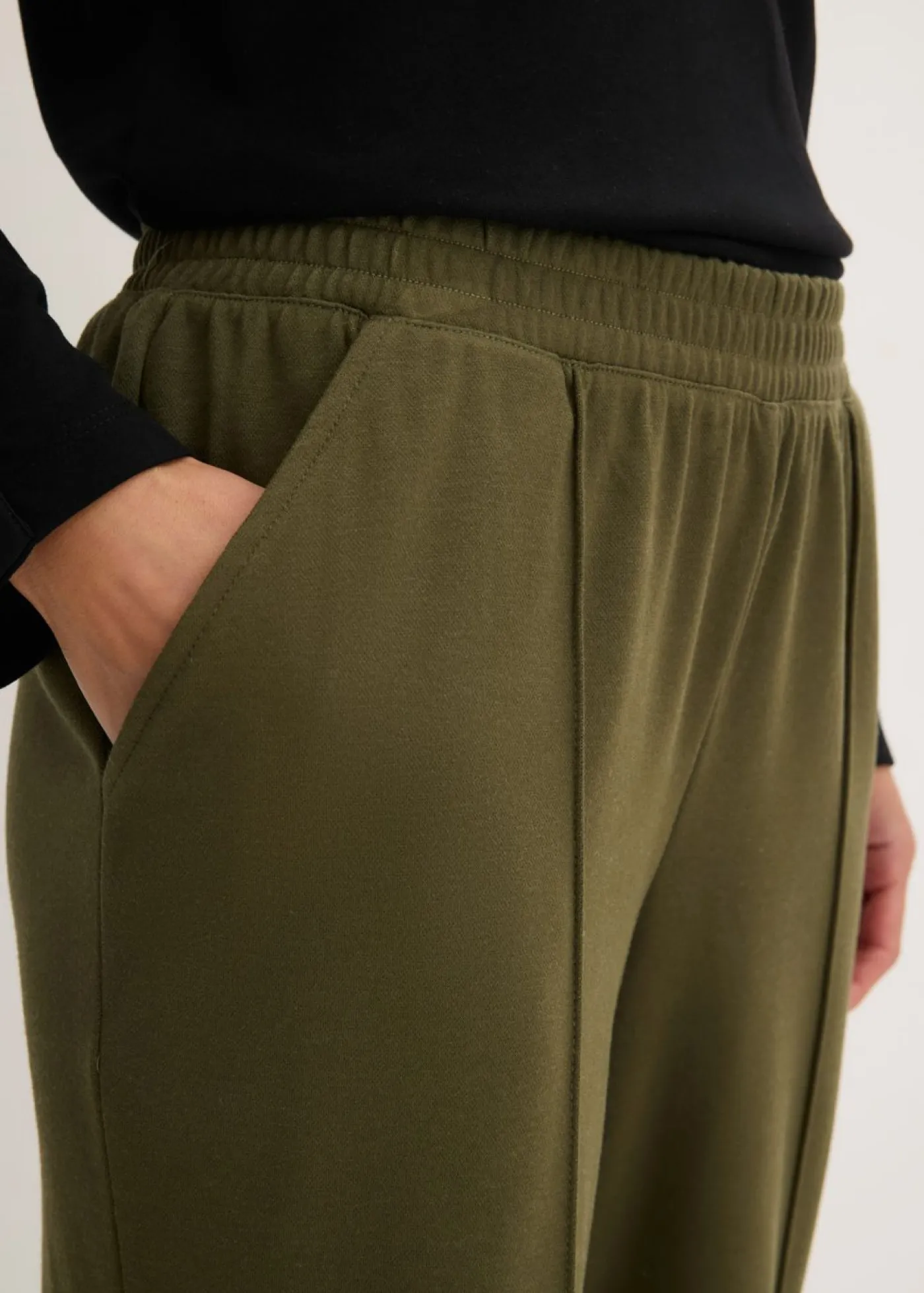 bonprix bonprix Pantalón sin cierre con ribete Verde oliva oscuro