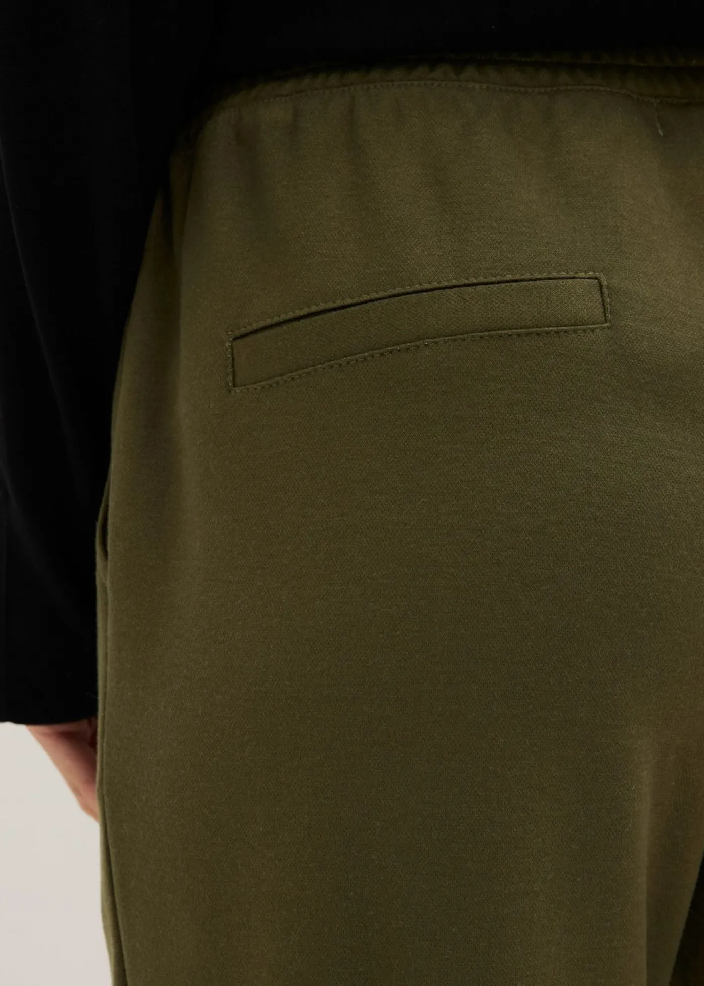 bonprix bonprix Pantalón sin cierre con ribete Verde oliva oscuro