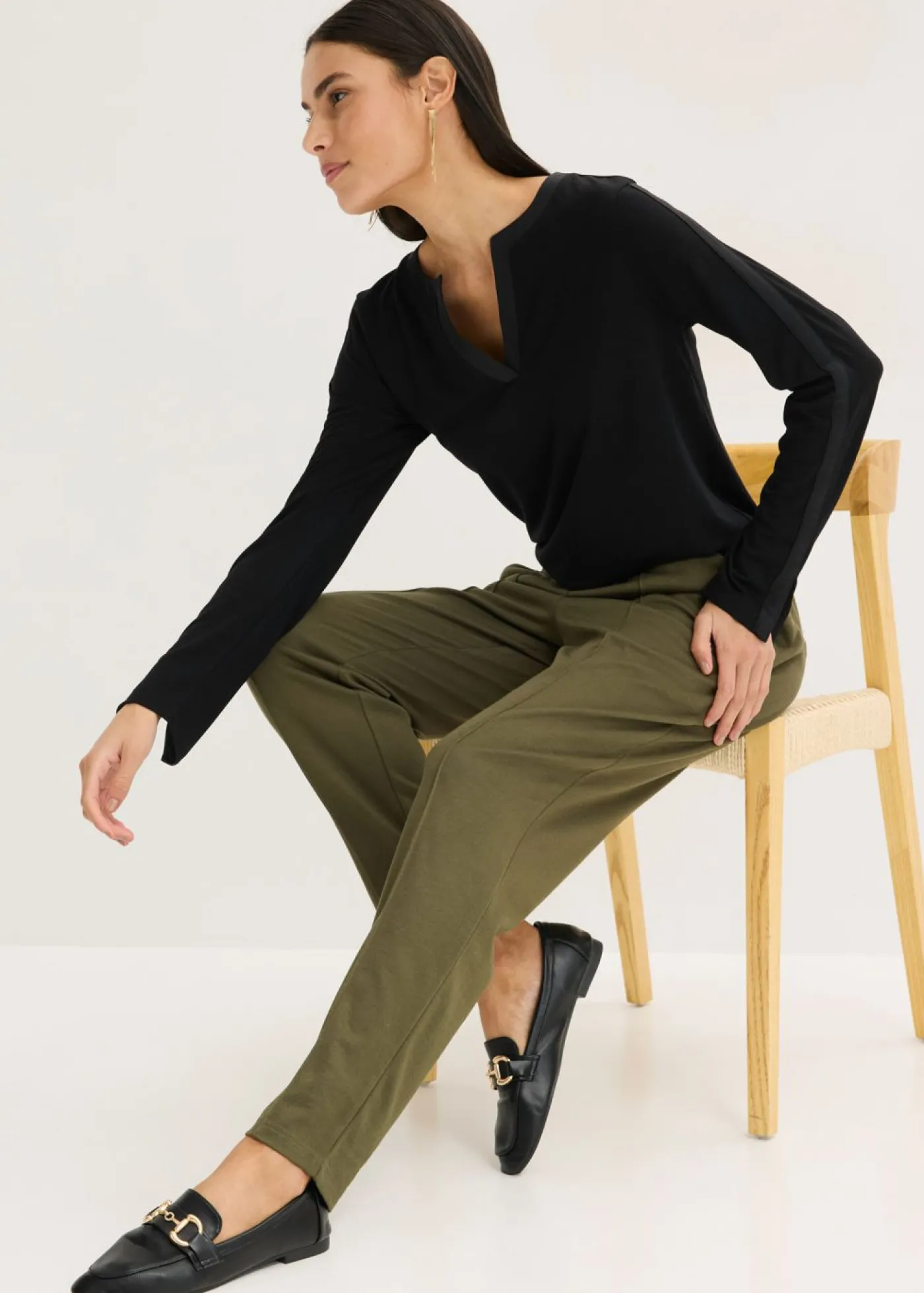 bonprix bonprix Pantalón sin cierre con ribete Verde oliva oscuro