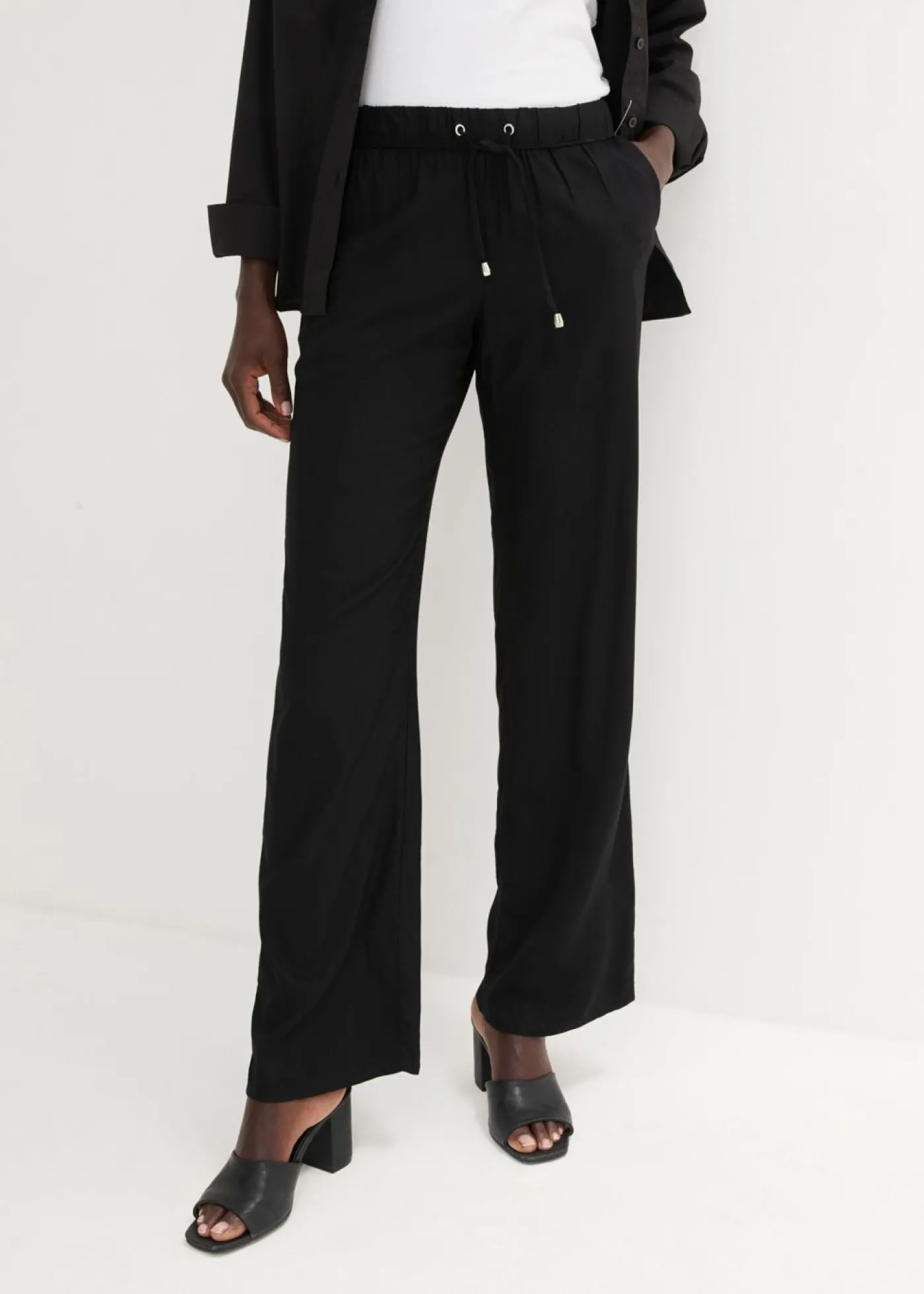 bonprix bonprix Pantalón sin cierre de viscosa Negro