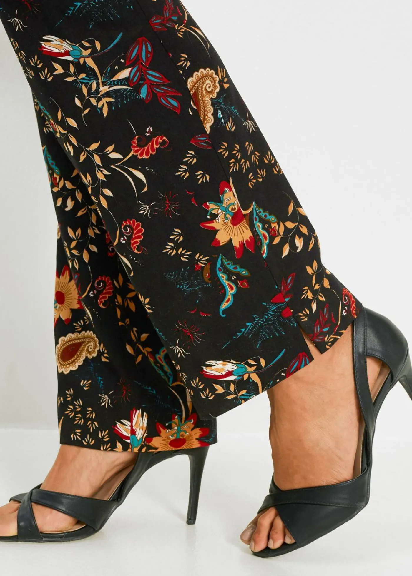 bonprix bonprix Pantalón sin cierre de viscosa Negro/rojo cayena con patrón paisley Best