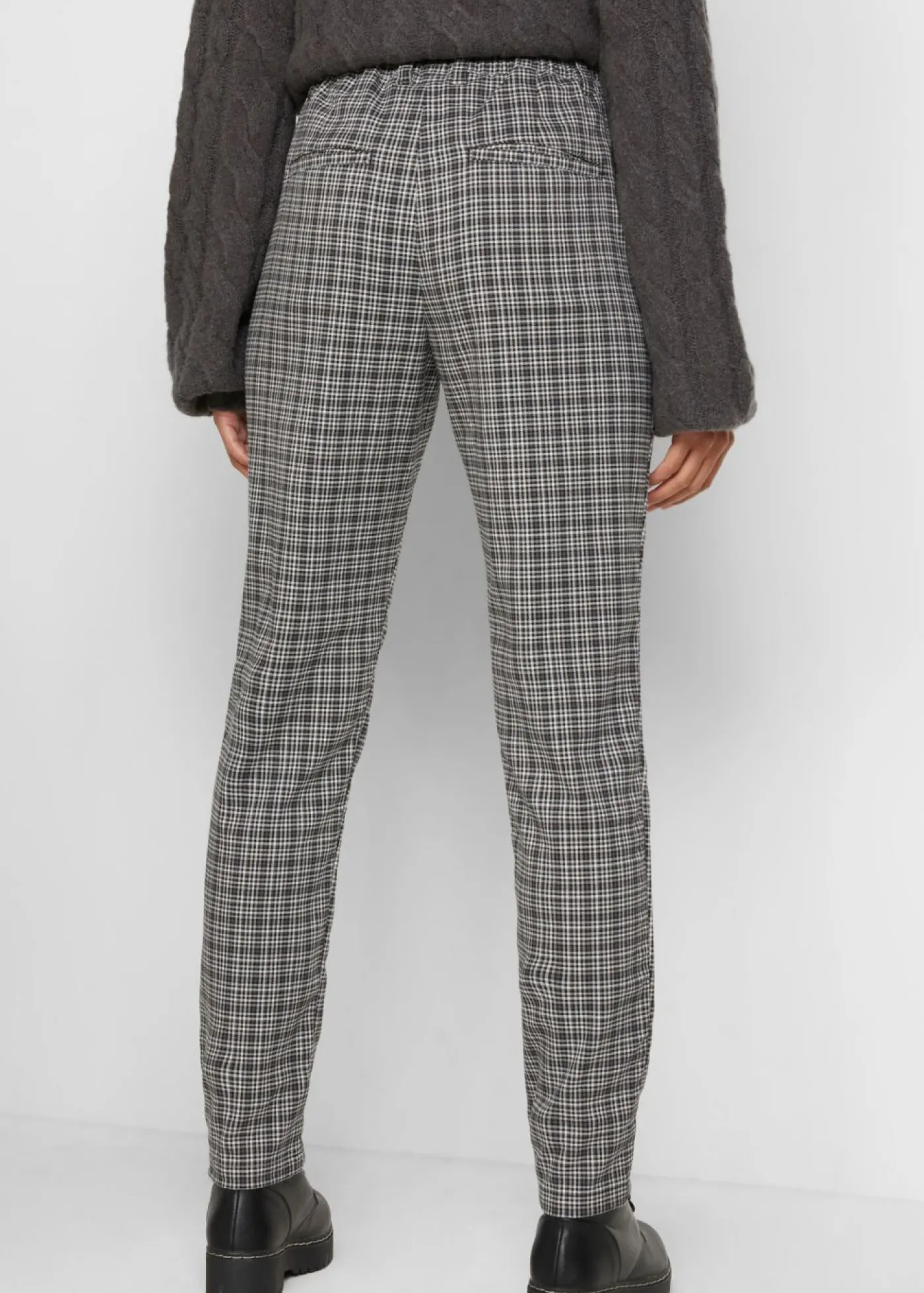 bonprix bonprix Pantalón sin cordones con estampado de cuadros negro a cuadros Discount