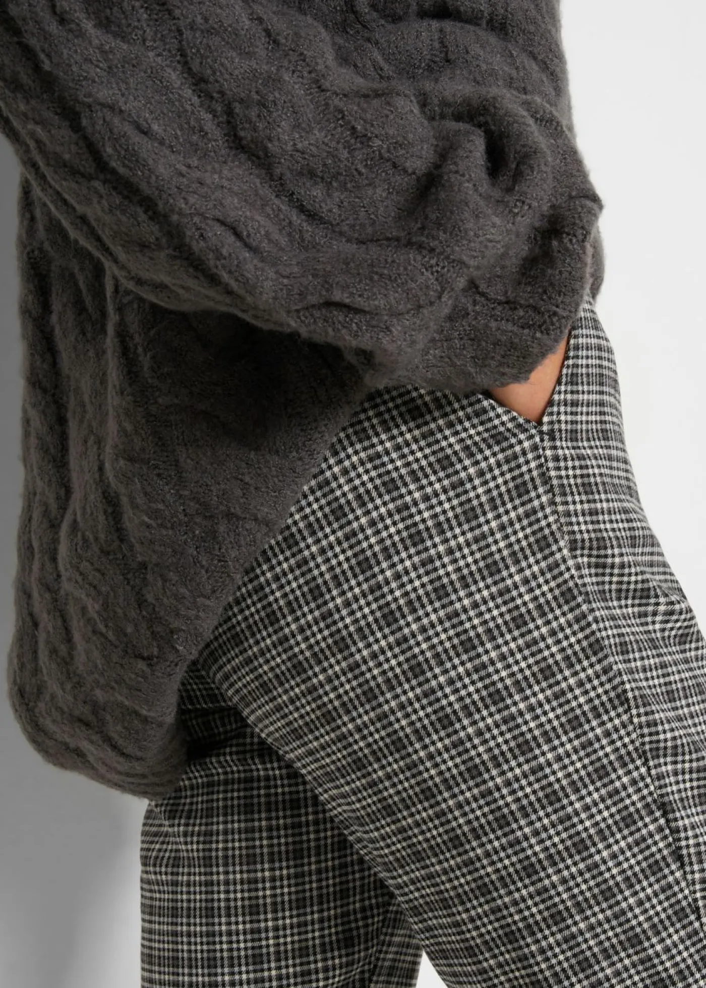 bonprix bonprix Pantalón sin cordones con estampado de cuadros negro a cuadros Discount