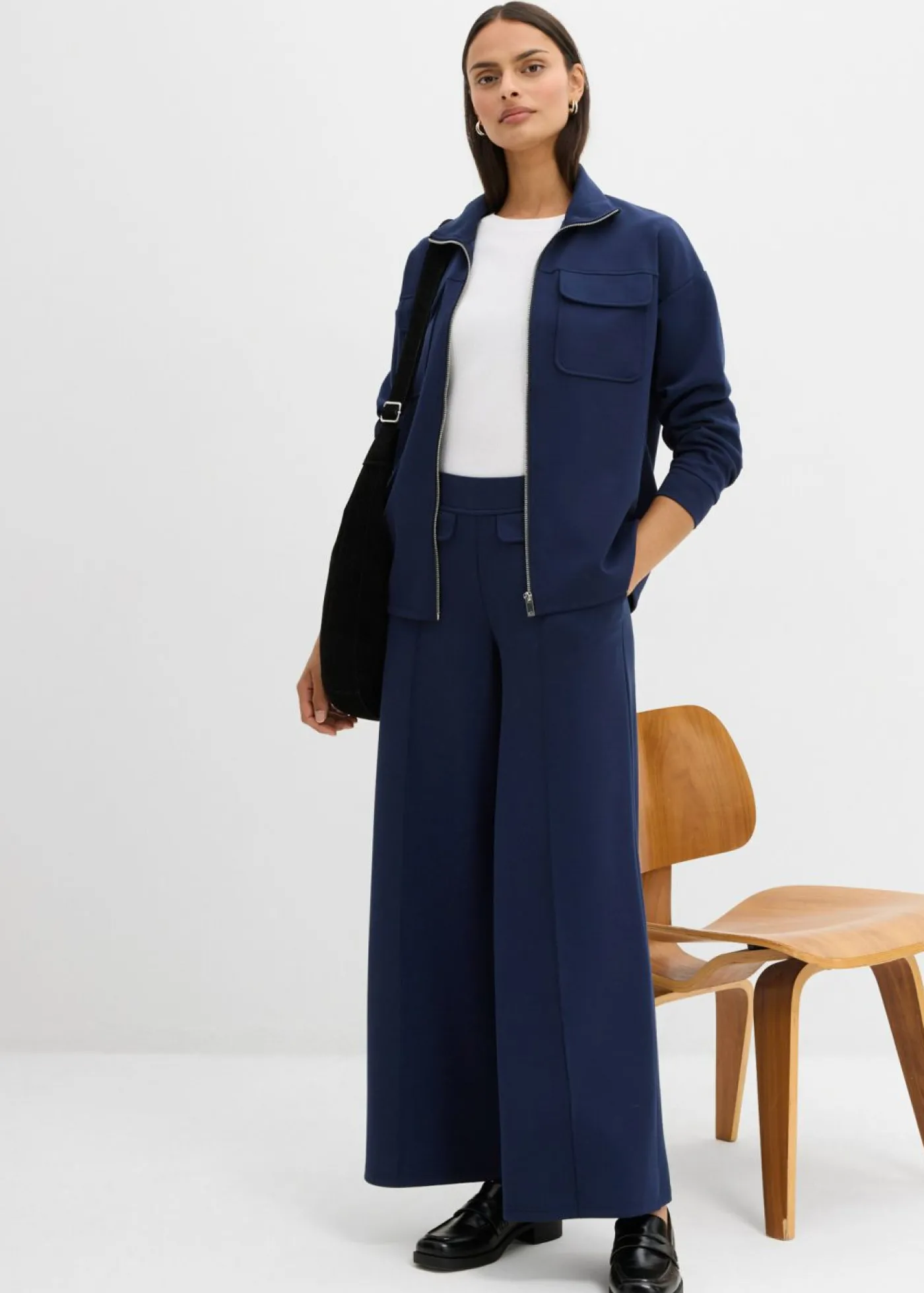 bonprix bonprix Pantalón tipo bootcut de mezcla de viscosa ligeramente brillante Azul marino Clearance