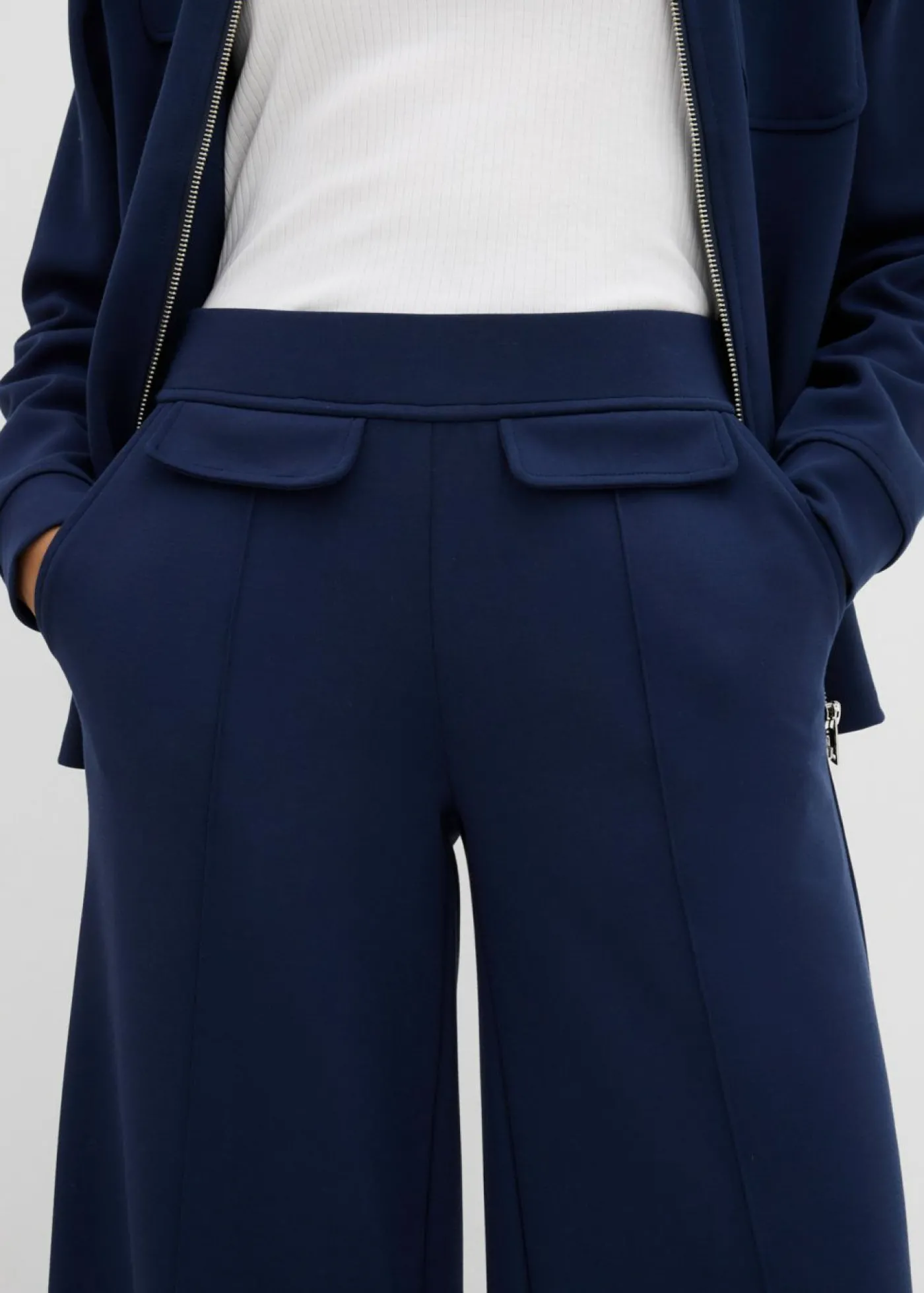 bonprix bonprix Pantalón tipo bootcut de mezcla de viscosa ligeramente brillante Azul marino Clearance