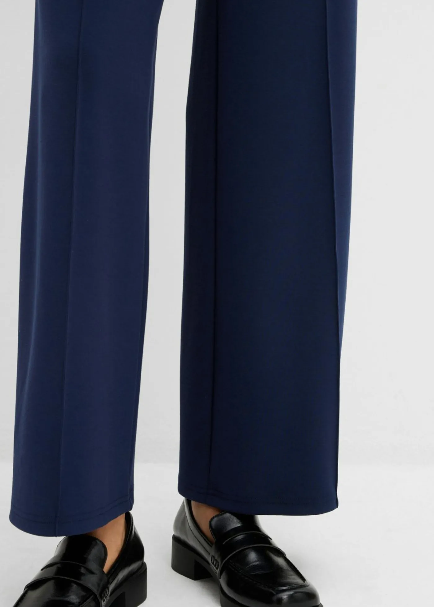 bonprix bonprix Pantalón tipo bootcut de mezcla de viscosa ligeramente brillante Azul marino Clearance