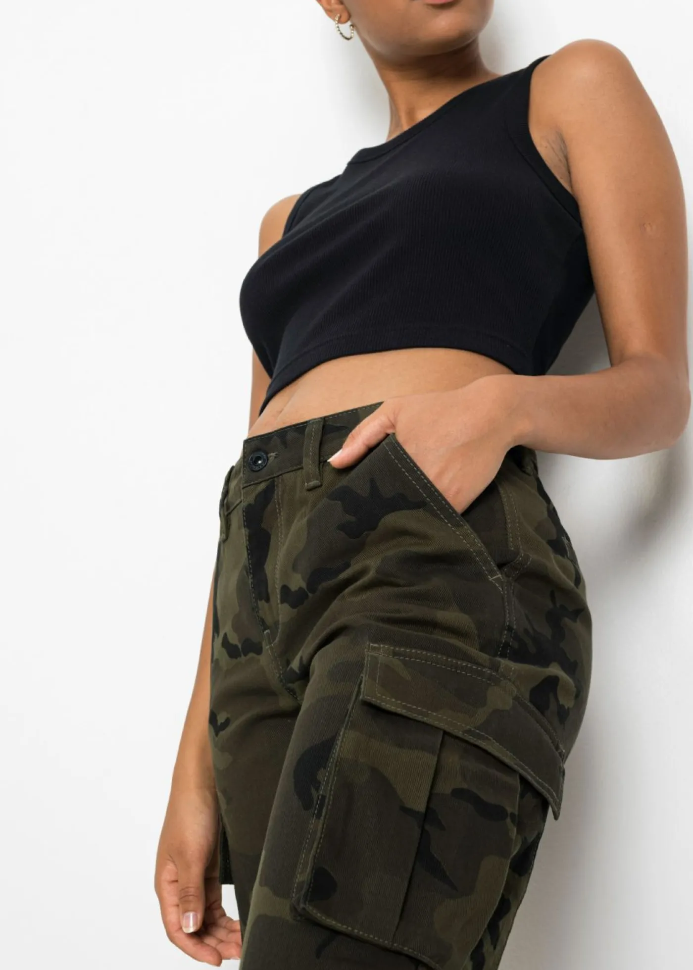 bonprix bonprix Pantalón tipo cargo de algodón puro Verde oliva oscuro estampado Online