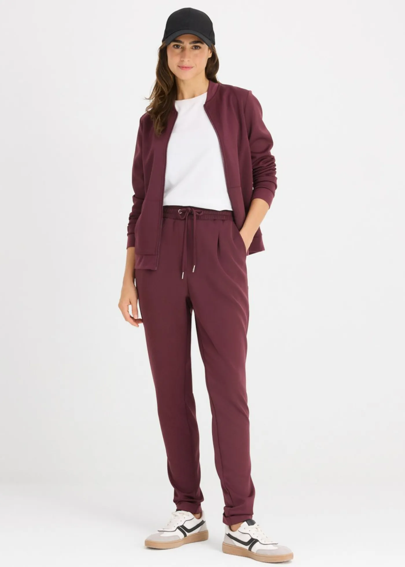 bonprix bonprix Pantalón tipo chino de neopreno rojo burdeos Hot