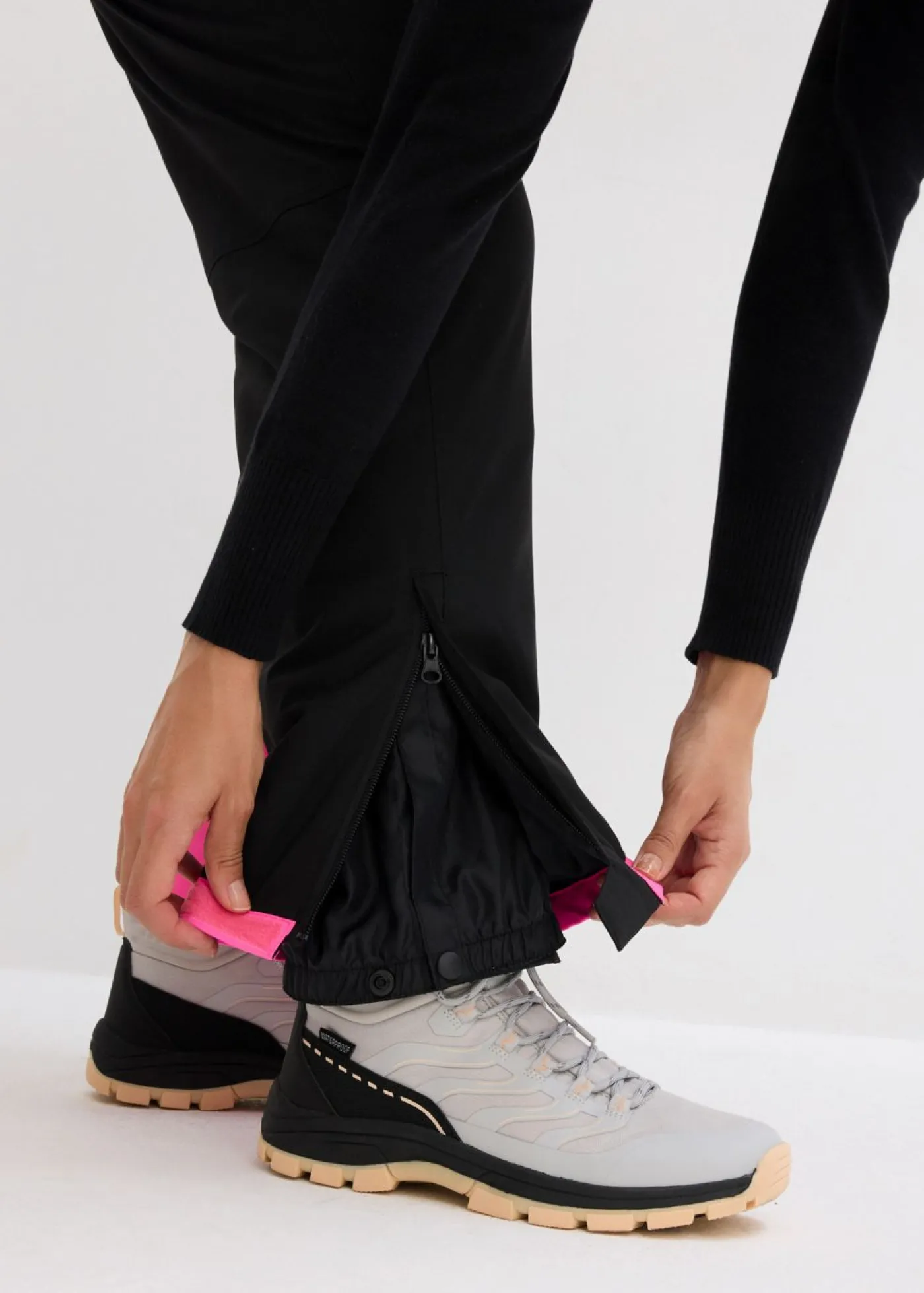 bonprix bonprix Pantalón térmico funcional de esquí con tirantes desmontables, material impermeable y corte recto Negro Sale