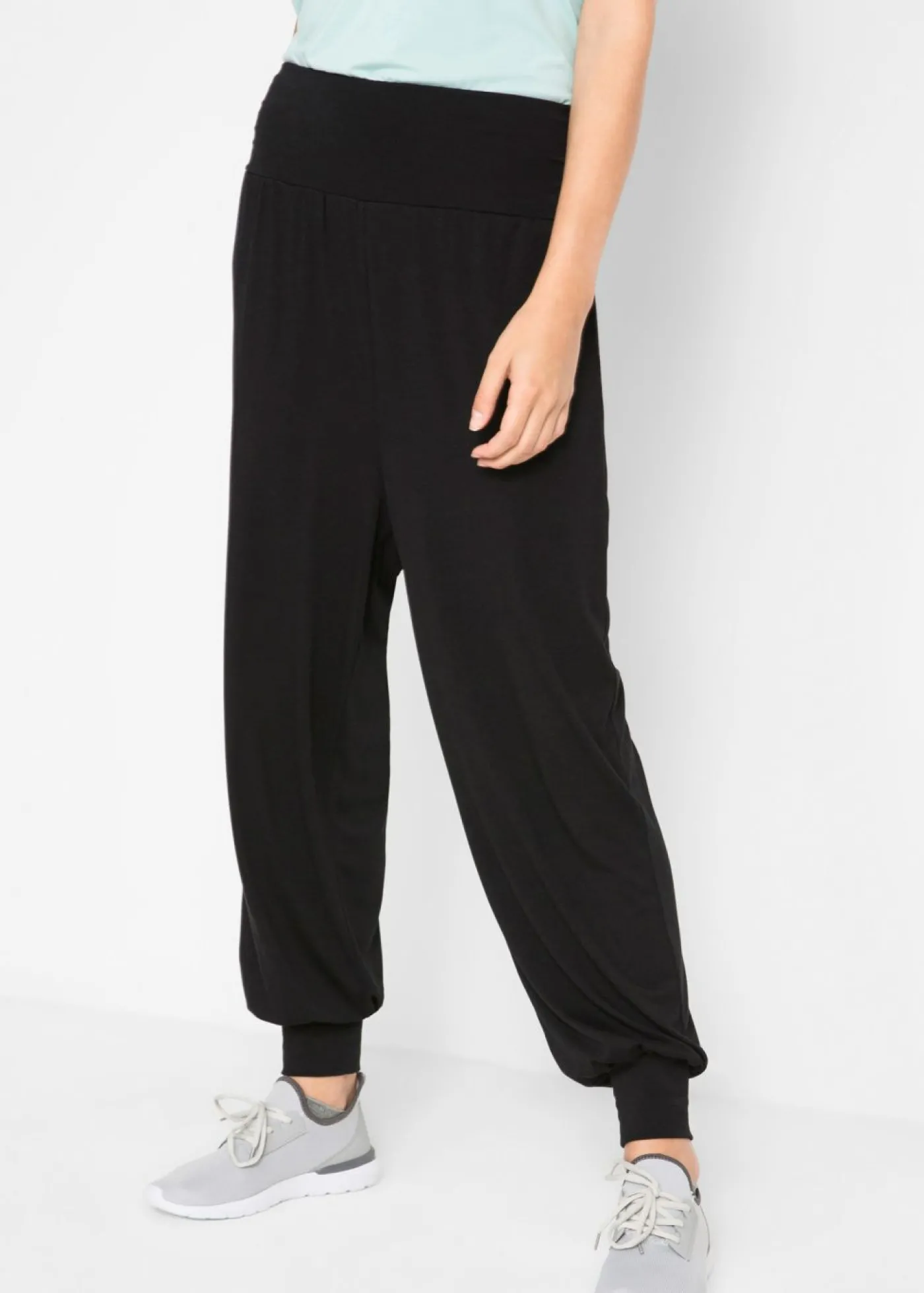 bonprix bonprix Pantalones bombachos con banda de silicona en la cintura Negro Outlet