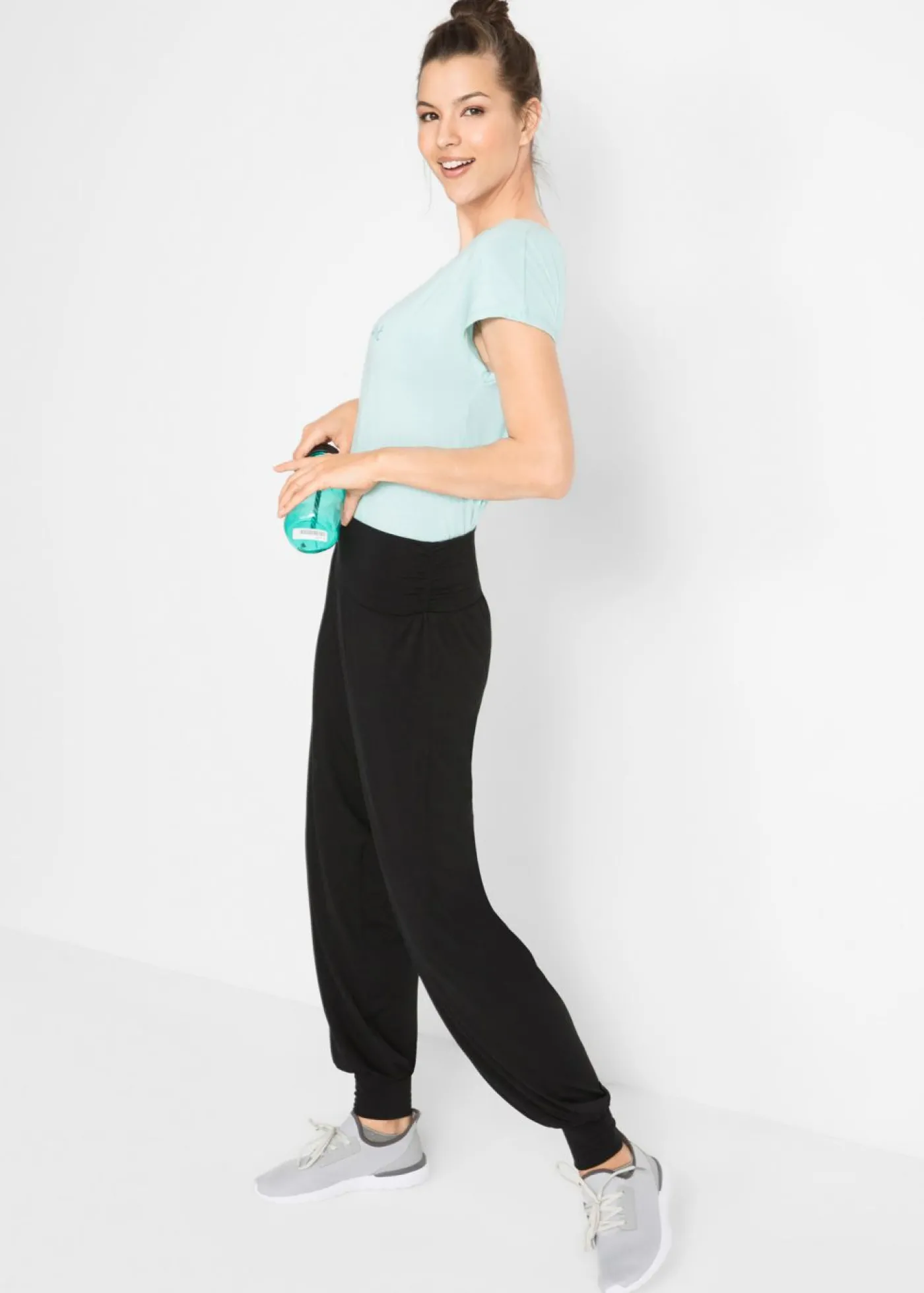 bonprix bonprix Pantalones bombachos con banda de silicona en la cintura Negro Outlet