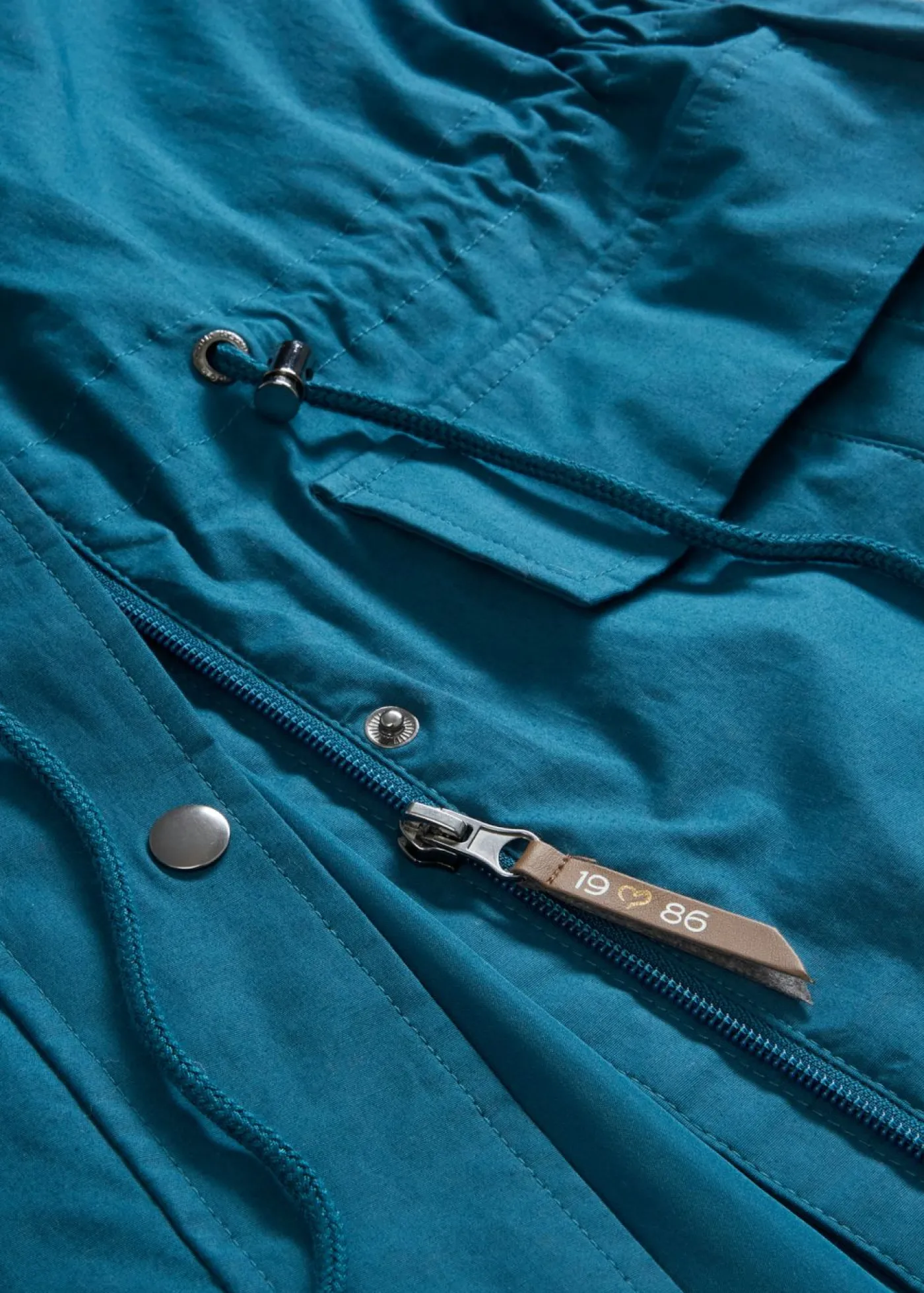 bonprix bonprix Parka tipo gabardina con bolsillos grandes Petróleo azul Hot