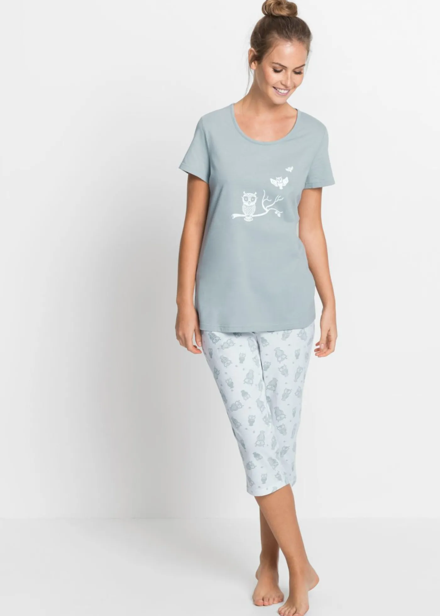 bonprix bonprix Pijama capri con mangas cortas Gris plateado-blanco Hot