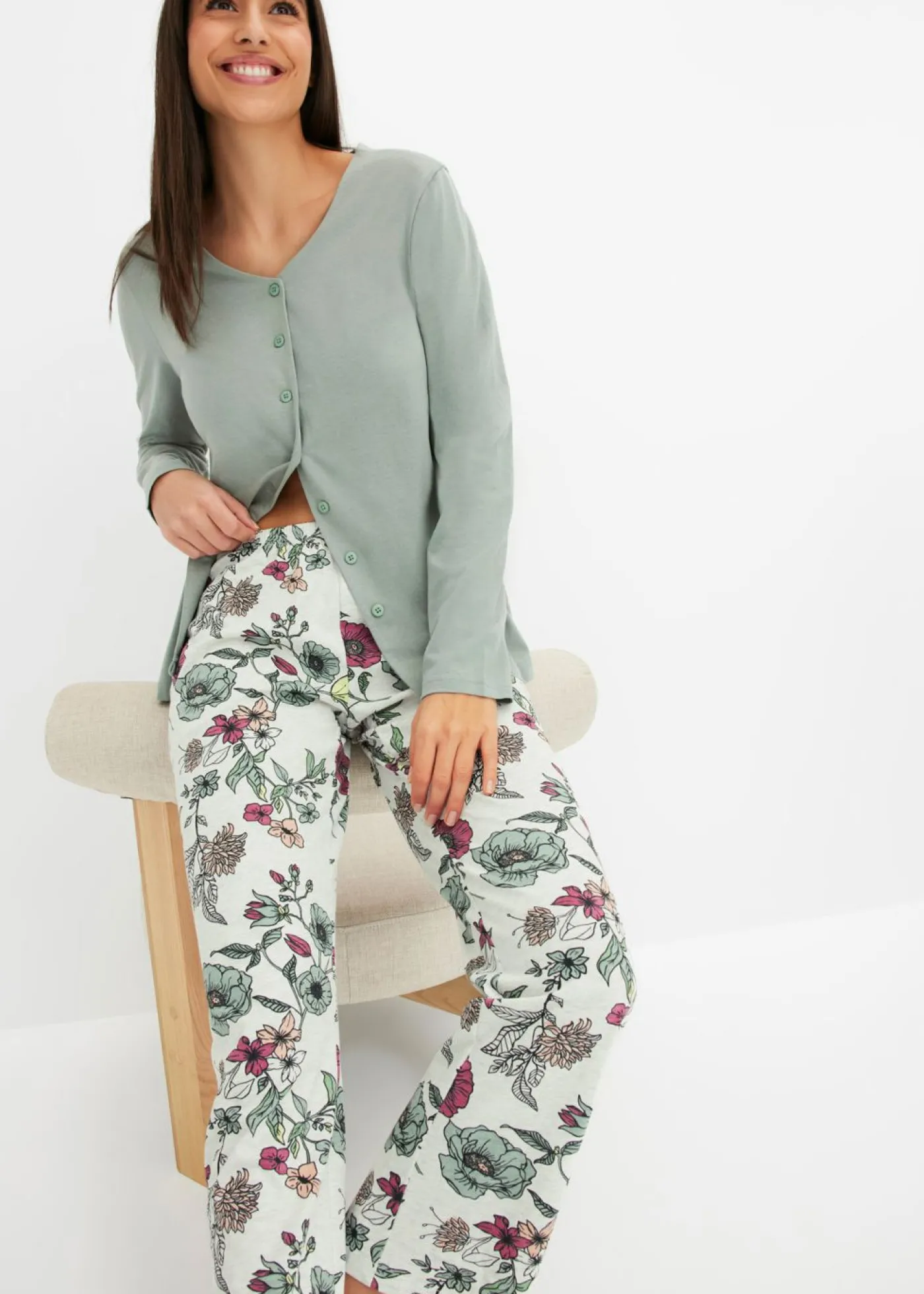 bonprix bonprix Pijama con botones verde-natural jaspeado con flores