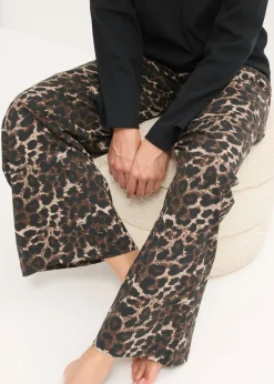 bonprix bonprix Pijama con camiseta de canalé y pantalón ancho estampado leo negro Hot