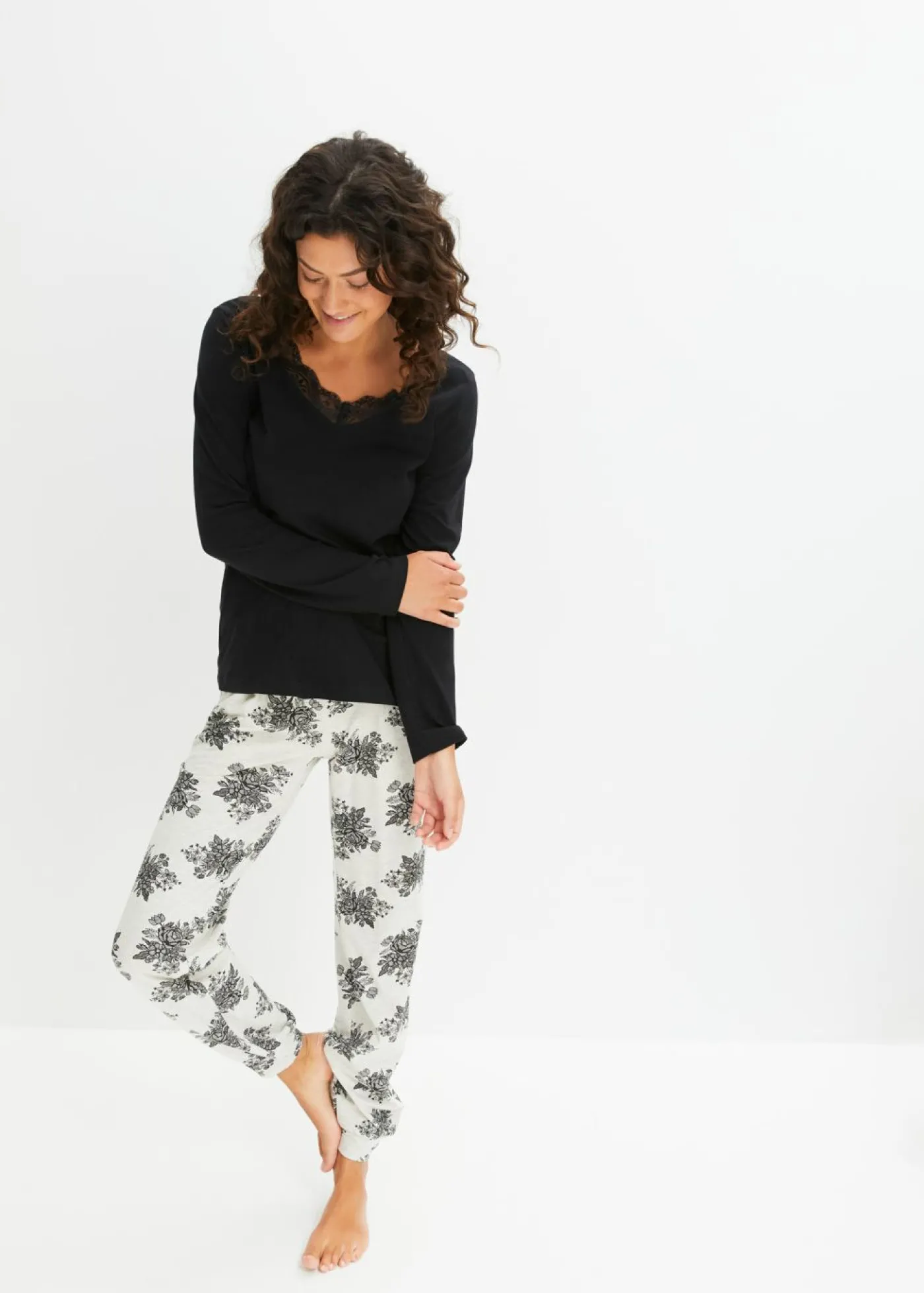 bonprix bonprix Pijama con encaje discreto Negro-natural jaspeado de flores Discount
