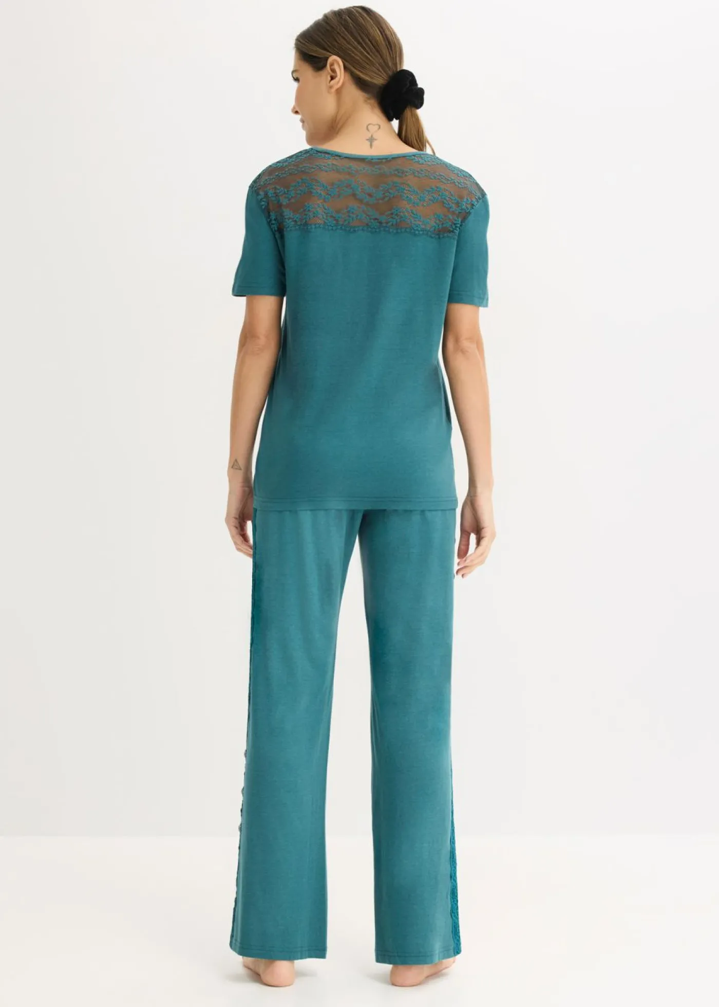 bonprix bonprix Pijama con viscosa y encaje verde pimiento Outlet