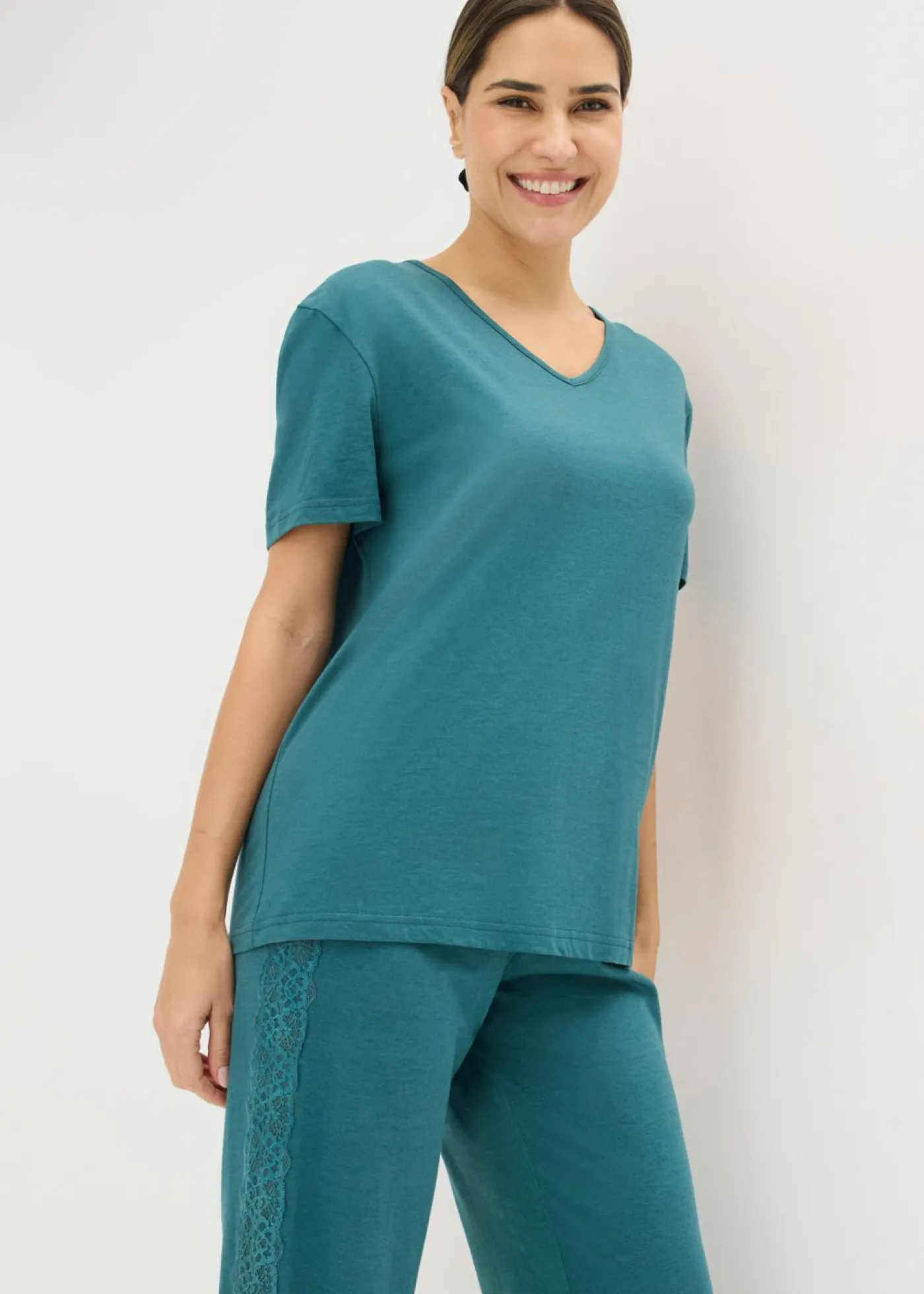 bonprix bonprix Pijama con viscosa y encaje verde pimiento Outlet