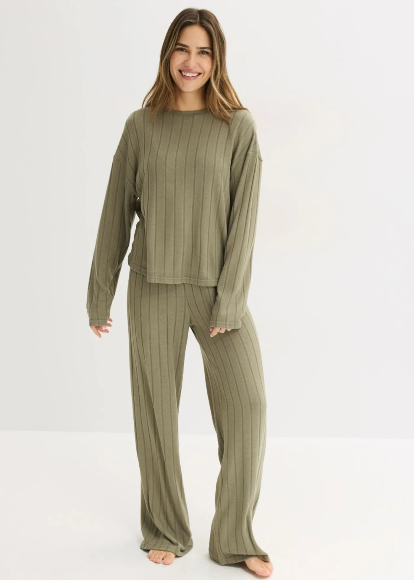 bonprix bonprix Pijama de canalé suave Verde oliva Outlet