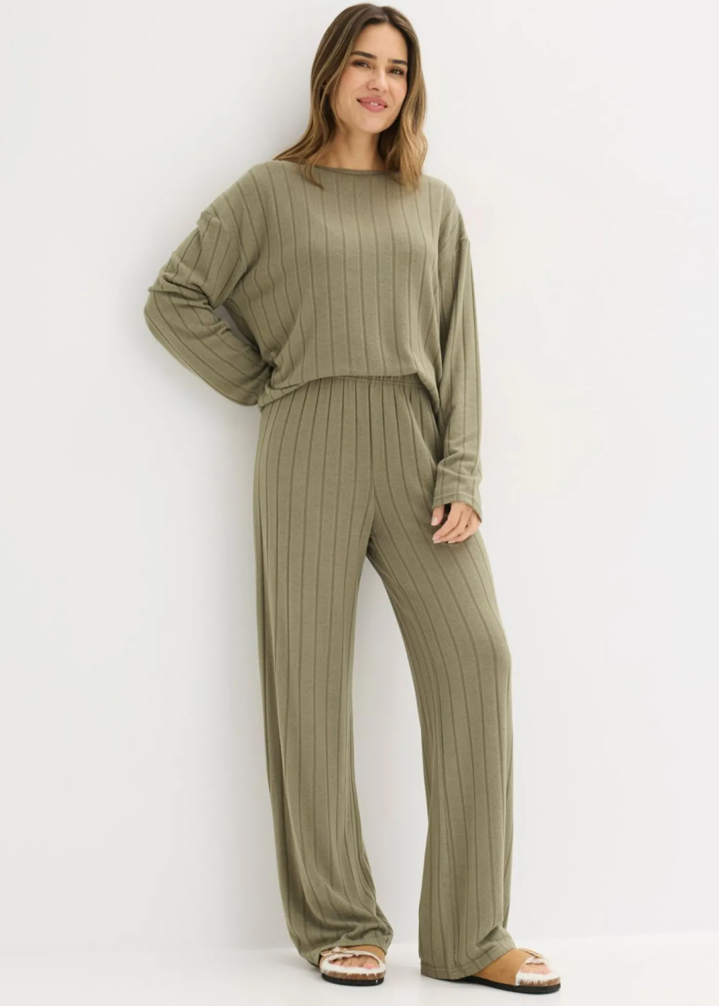 bonprix bonprix Pijama de canalé suave Verde oliva Outlet