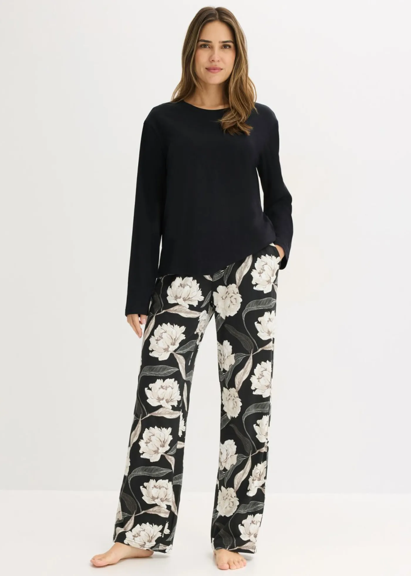 bonprix bonprix Pijama de viscosa con perneras anchas Negro con flores Discount