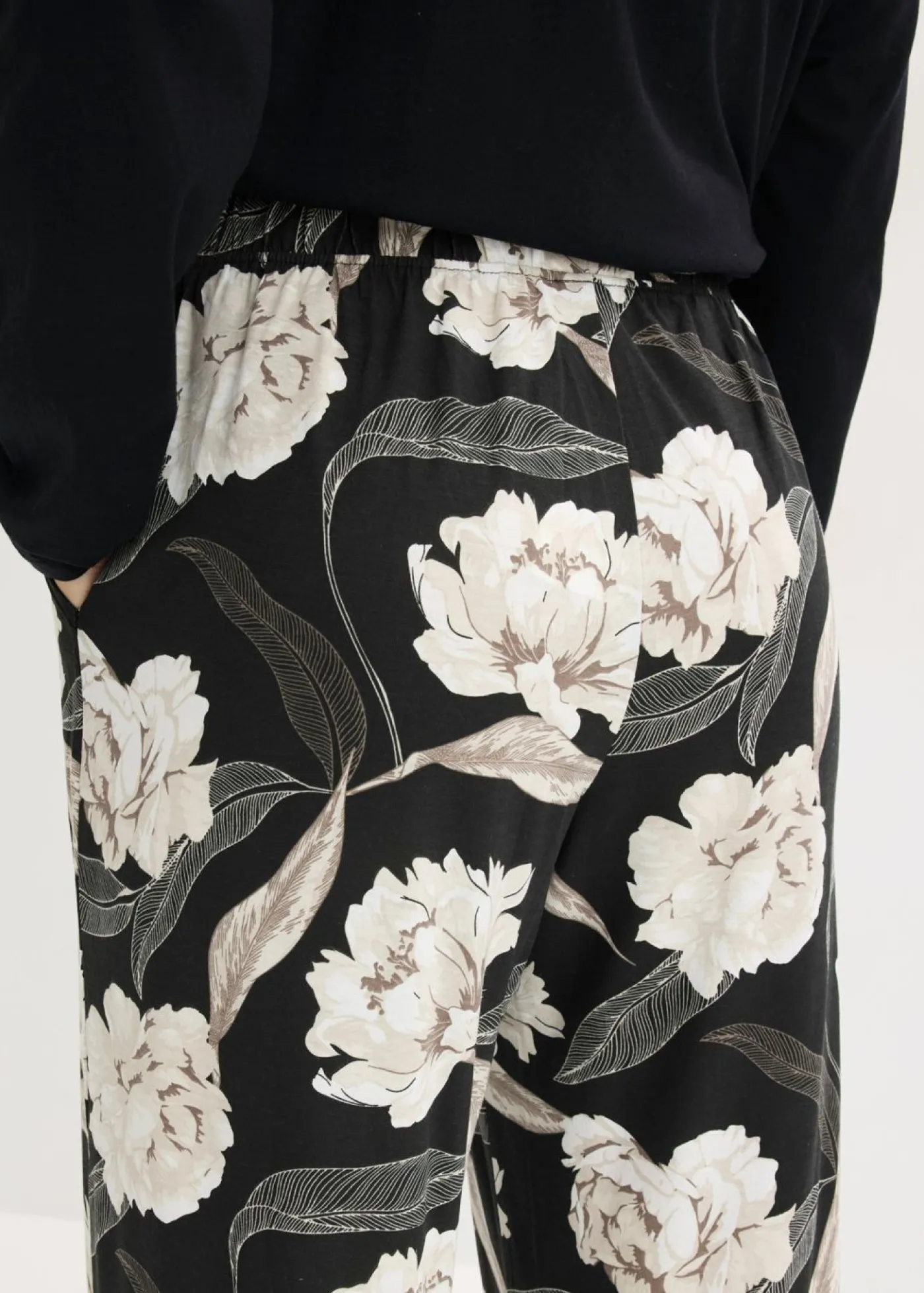 bonprix bonprix Pijama de viscosa con perneras anchas Negro con flores Discount