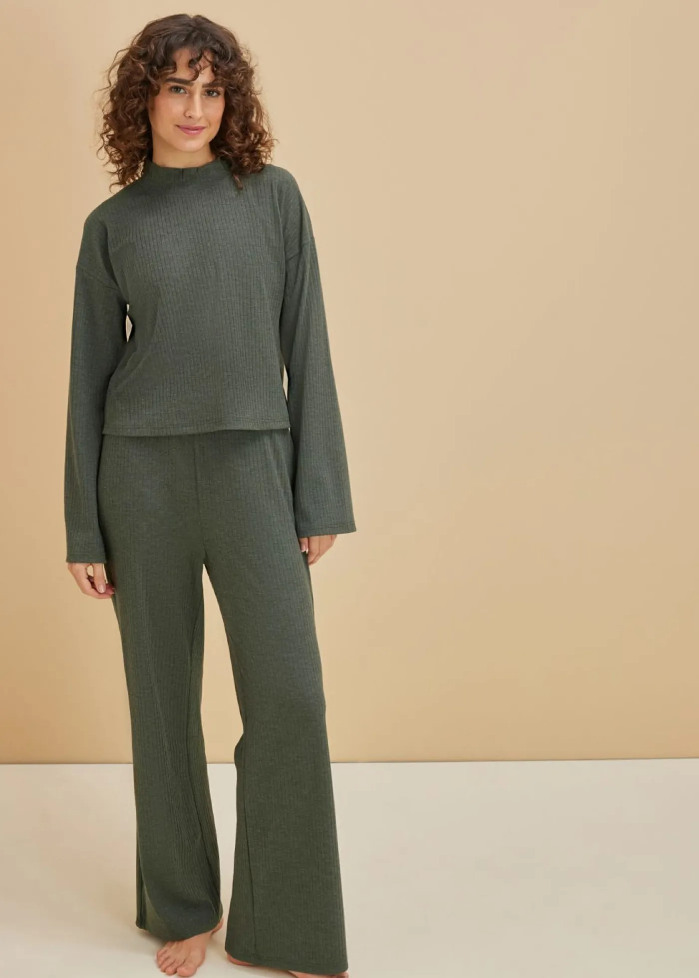 bonprix bonprix Pijama oversize de suave canalé verde oscuro moteado