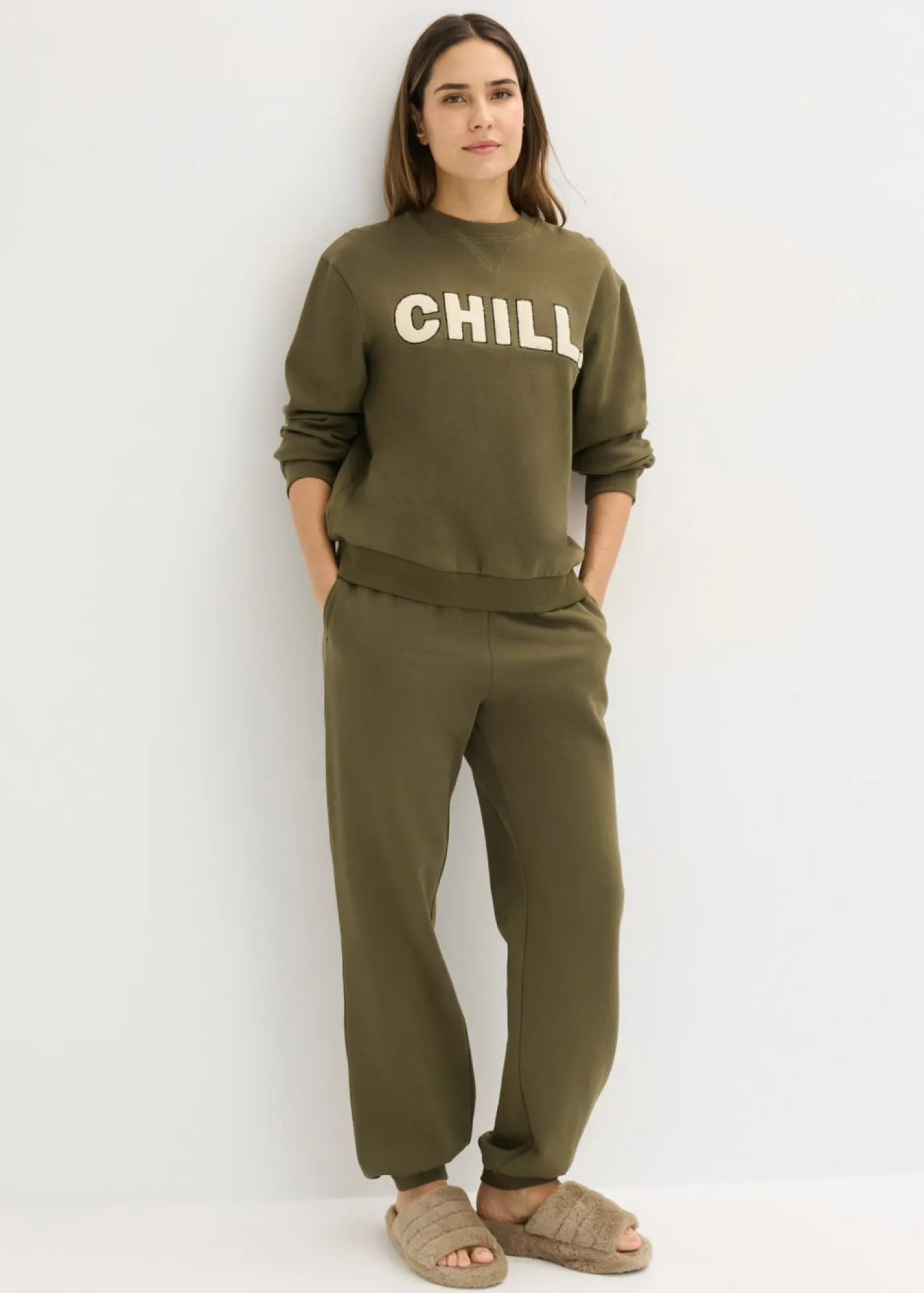 bonprix bonprix Pijama tipo chándal Verde oliva oscuro New
