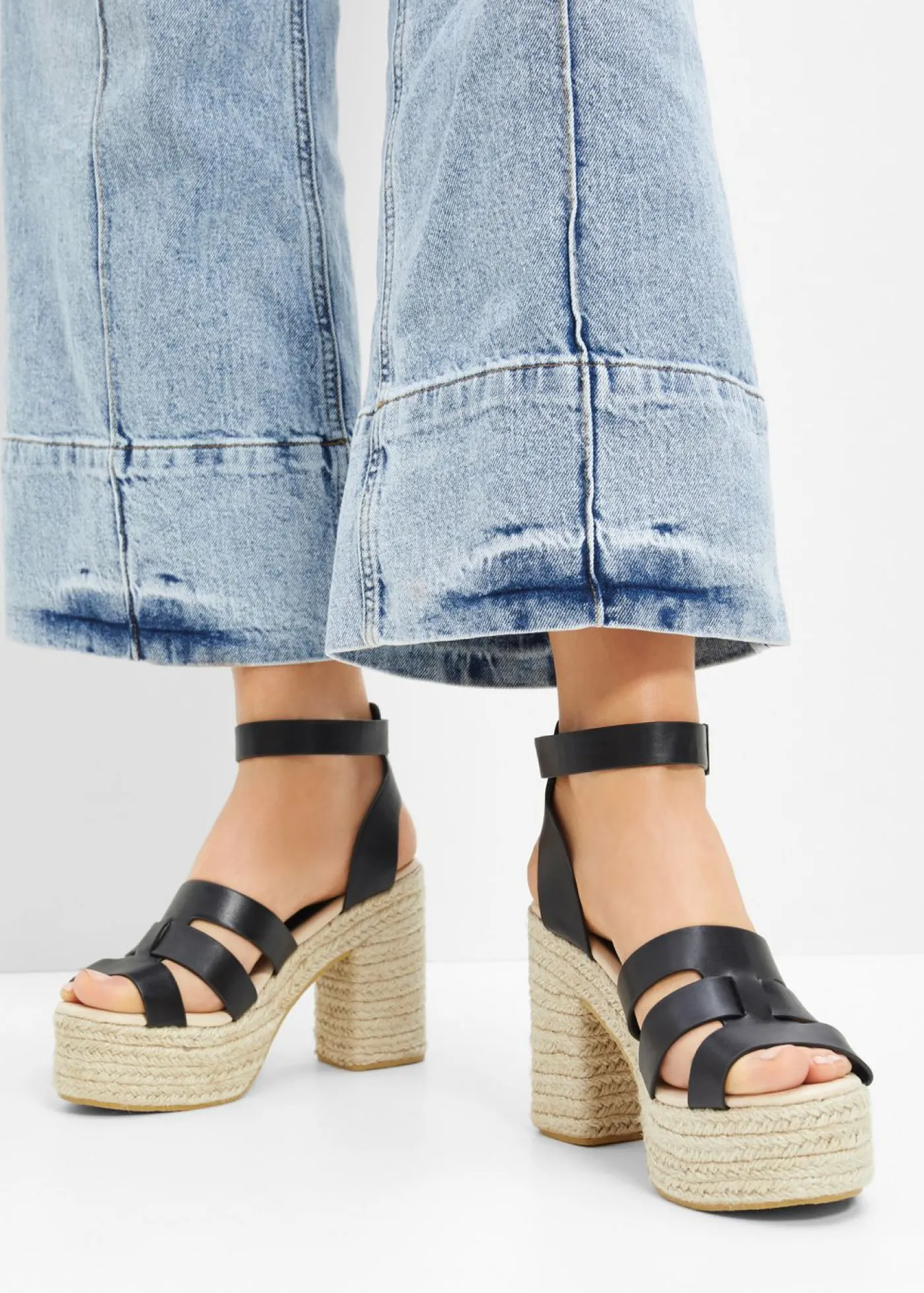 bonprix bonprix Sandalias con plataforma Negro Outlet