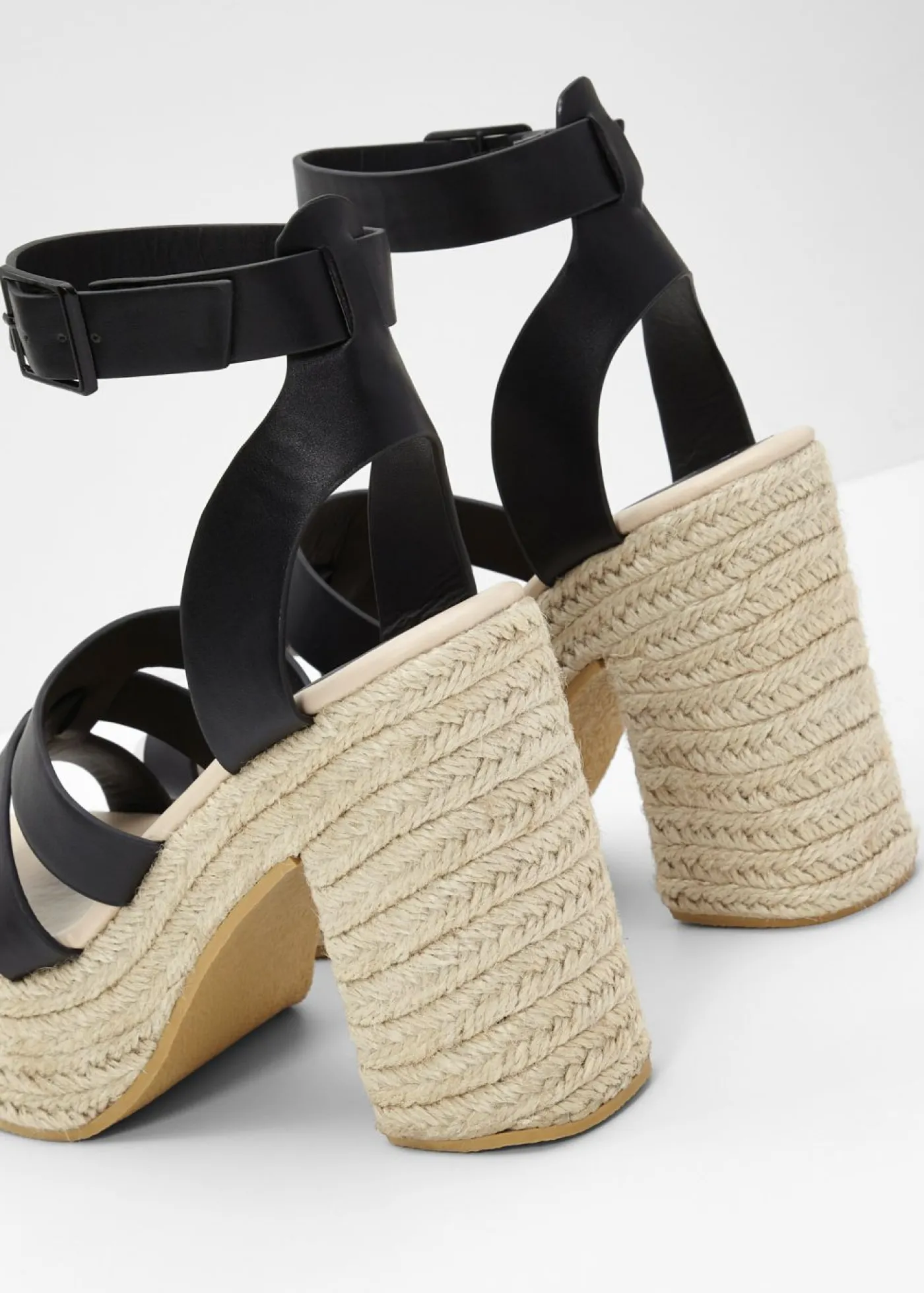 bonprix bonprix Sandalias con plataforma Negro Outlet