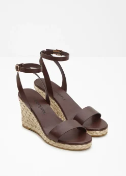 bonprix bonprix Sandalias de cuña Marrón tierra Discount