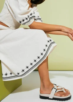 bonprix bonprix Sandalias de dedo con suela perfilada Blanco-crema Outlet