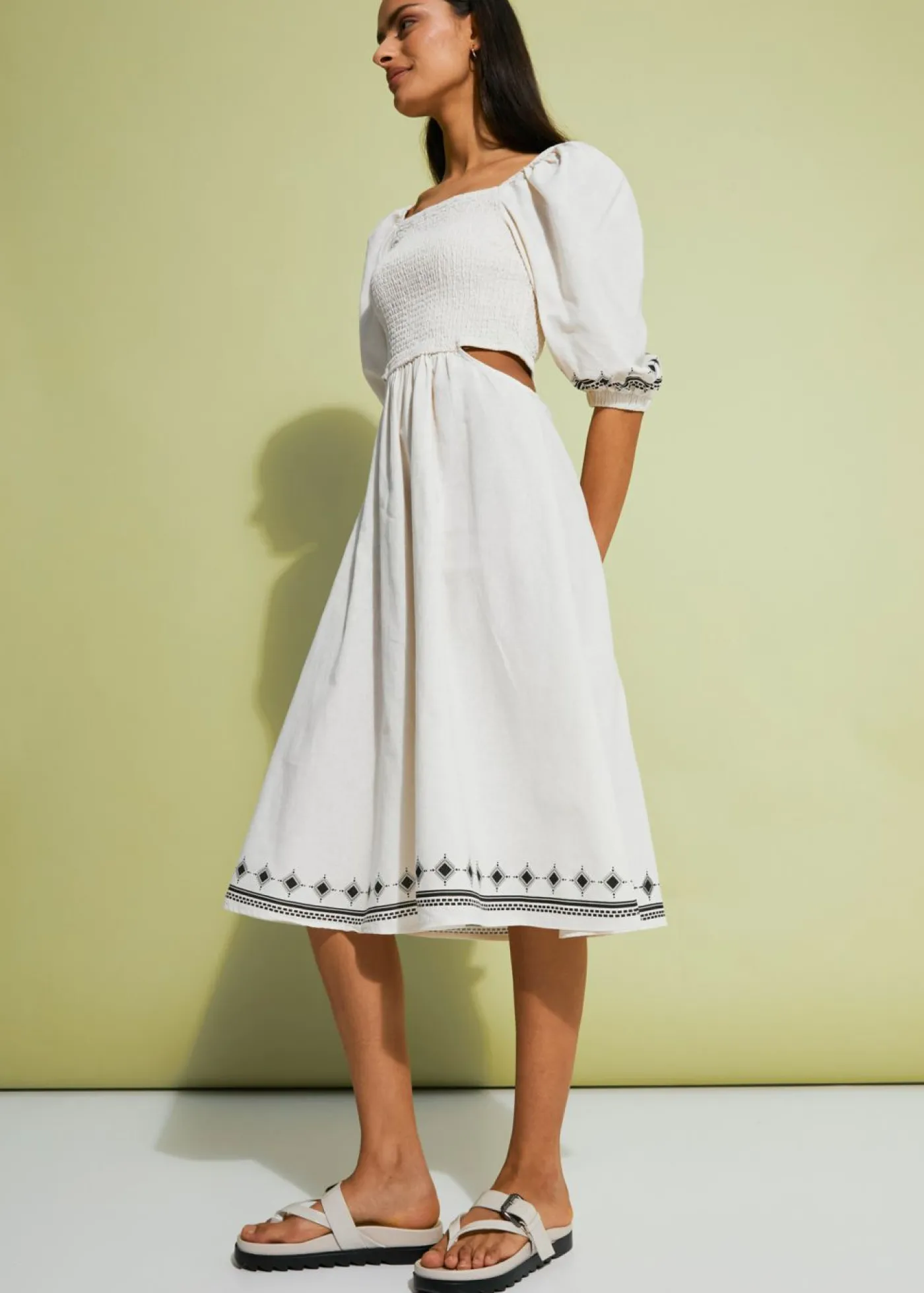 bonprix bonprix Sandalias de dedo con suela perfilada Blanco-crema Outlet