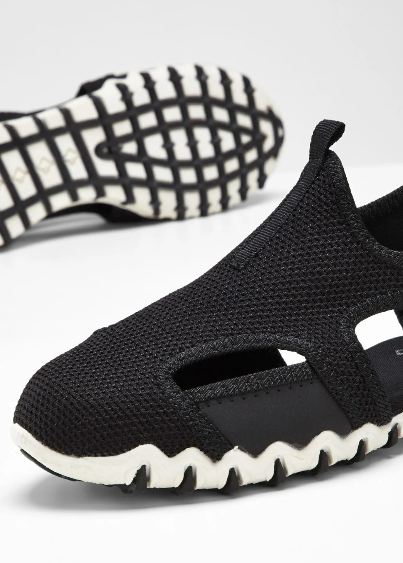 bonprix bonprix Sandalias de trekking Negro-blanco Clearance