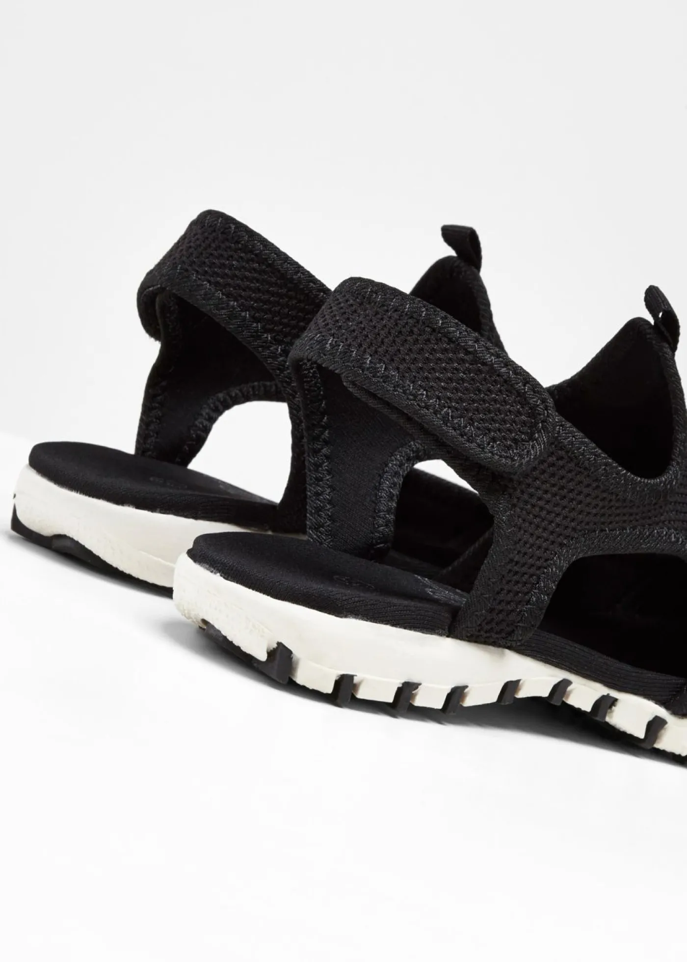 bonprix bonprix Sandalias de trekking Negro-blanco Clearance