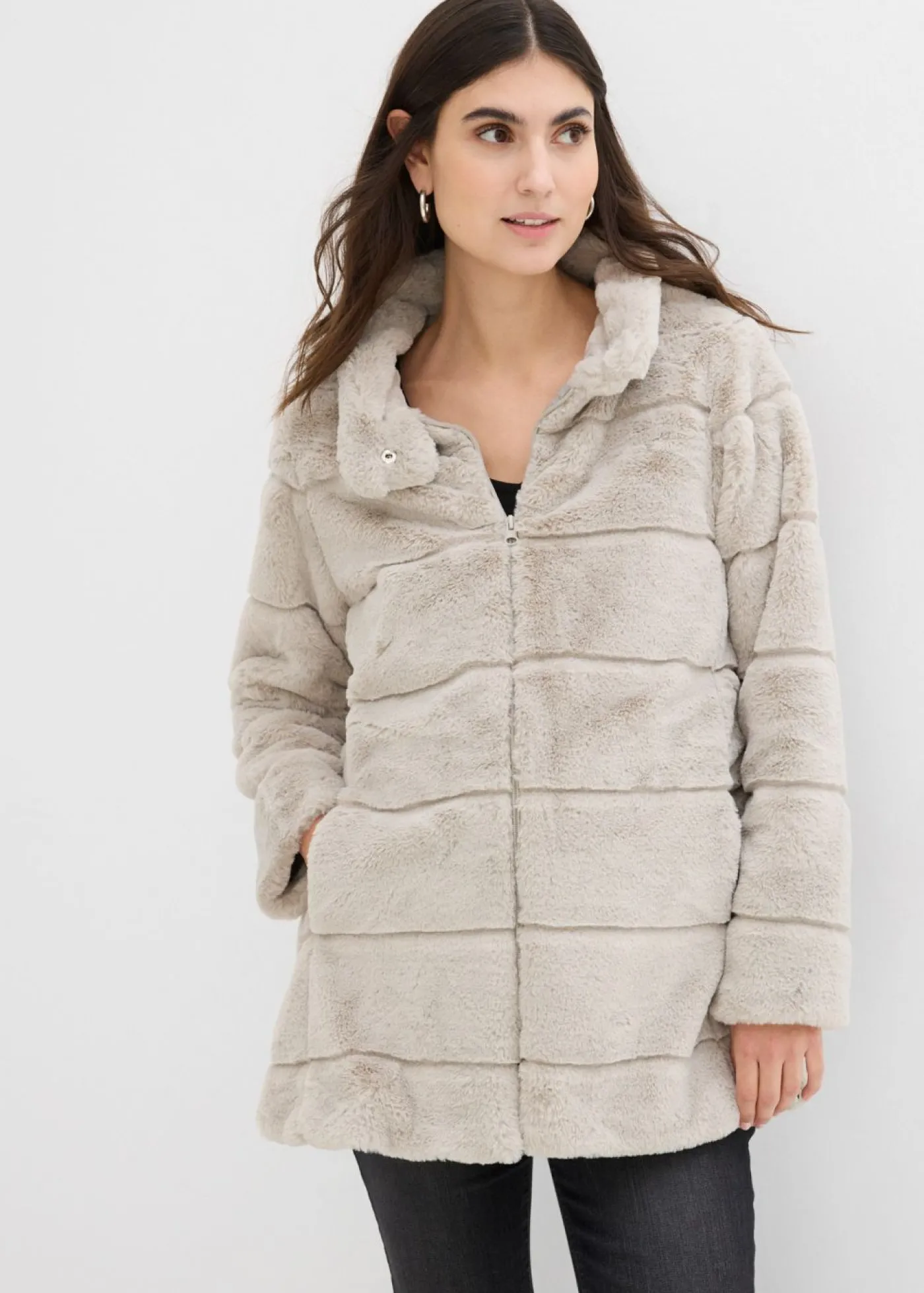 bonprix bonprix Suave chaqueta de pelo para durante y después del embarazo Gris claro Discount