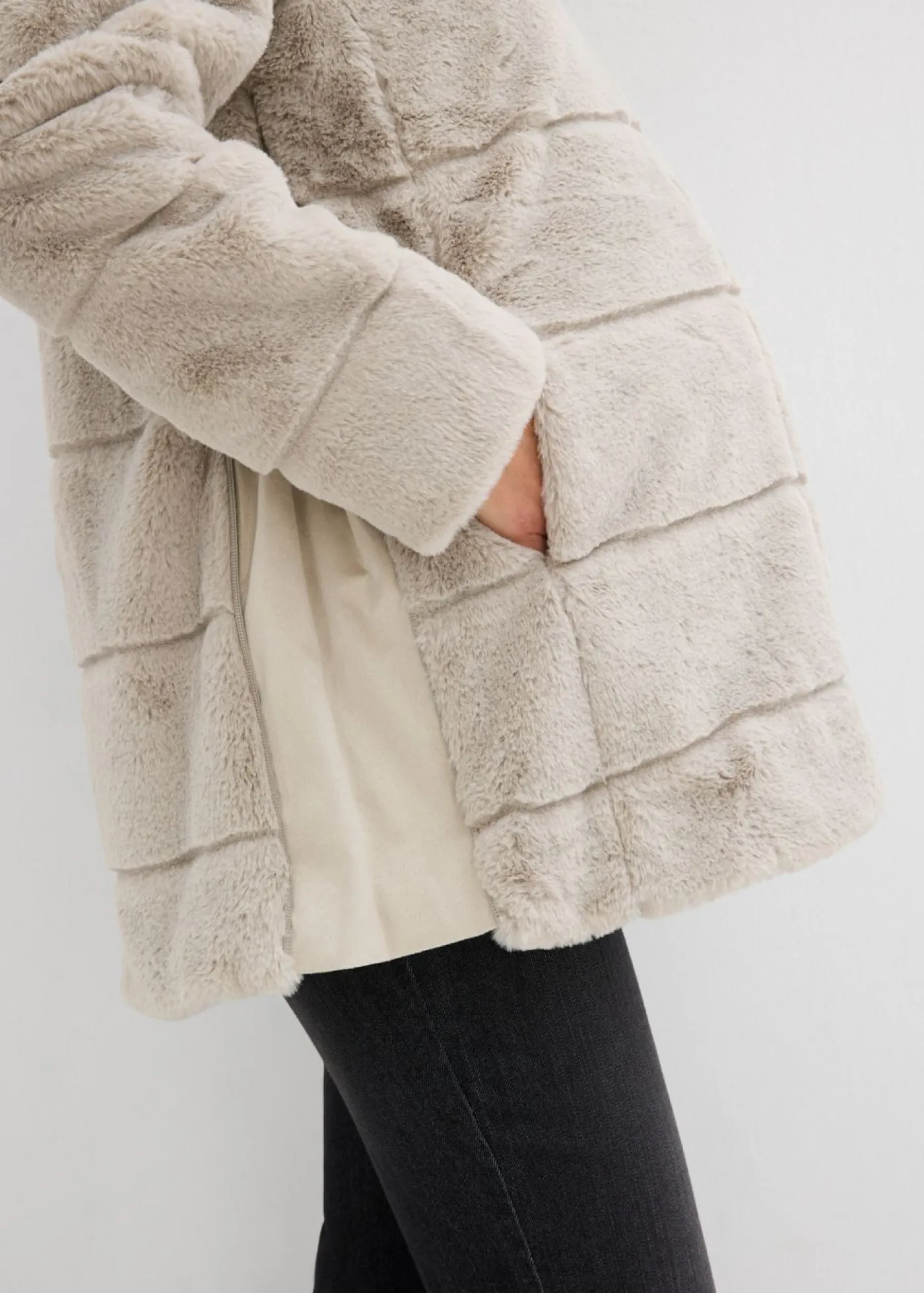 bonprix bonprix Suave chaqueta de pelo para durante y después del embarazo Gris claro Discount