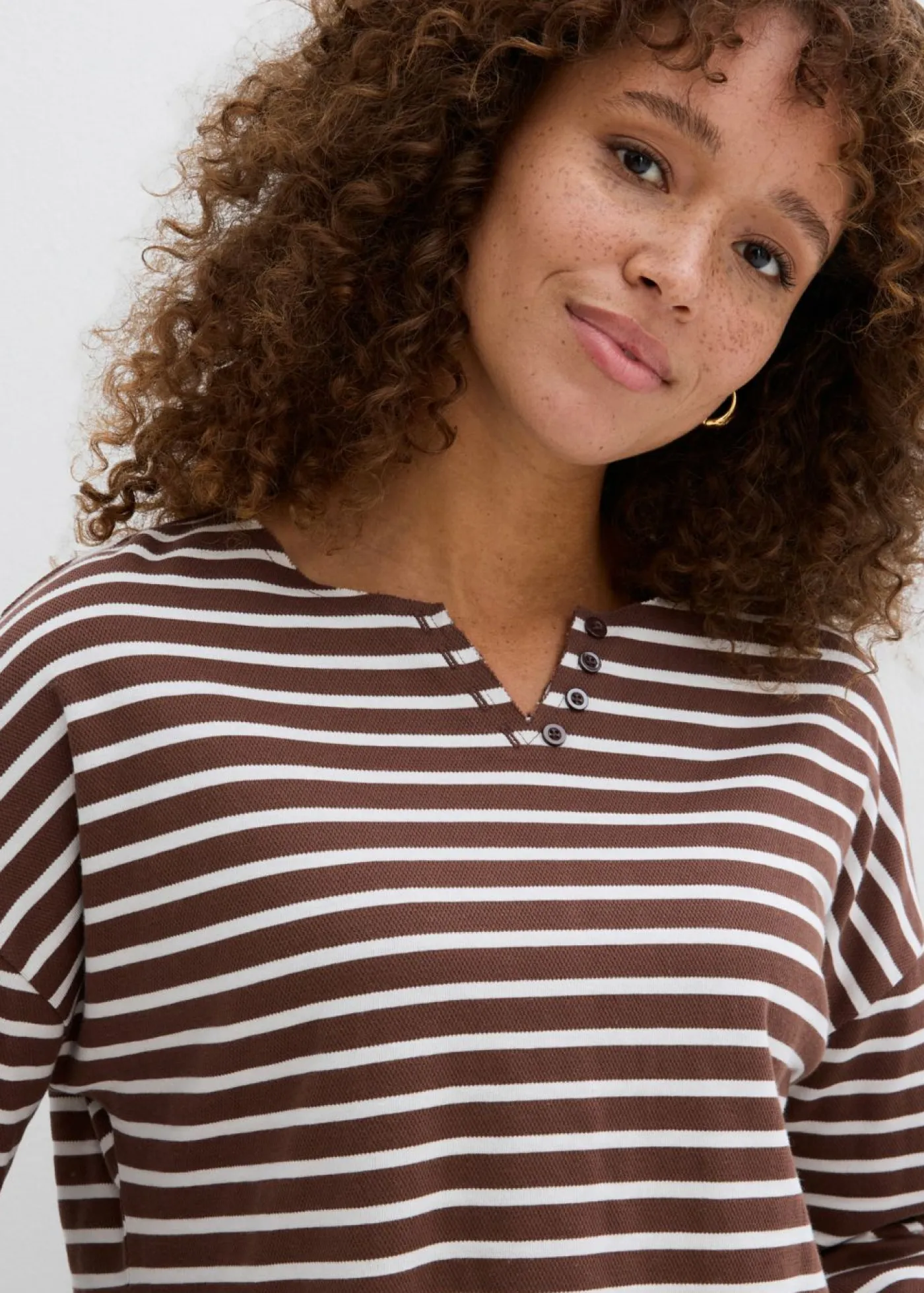 bonprix bonprix Sudadera blanco perla/marrón con rayas Online