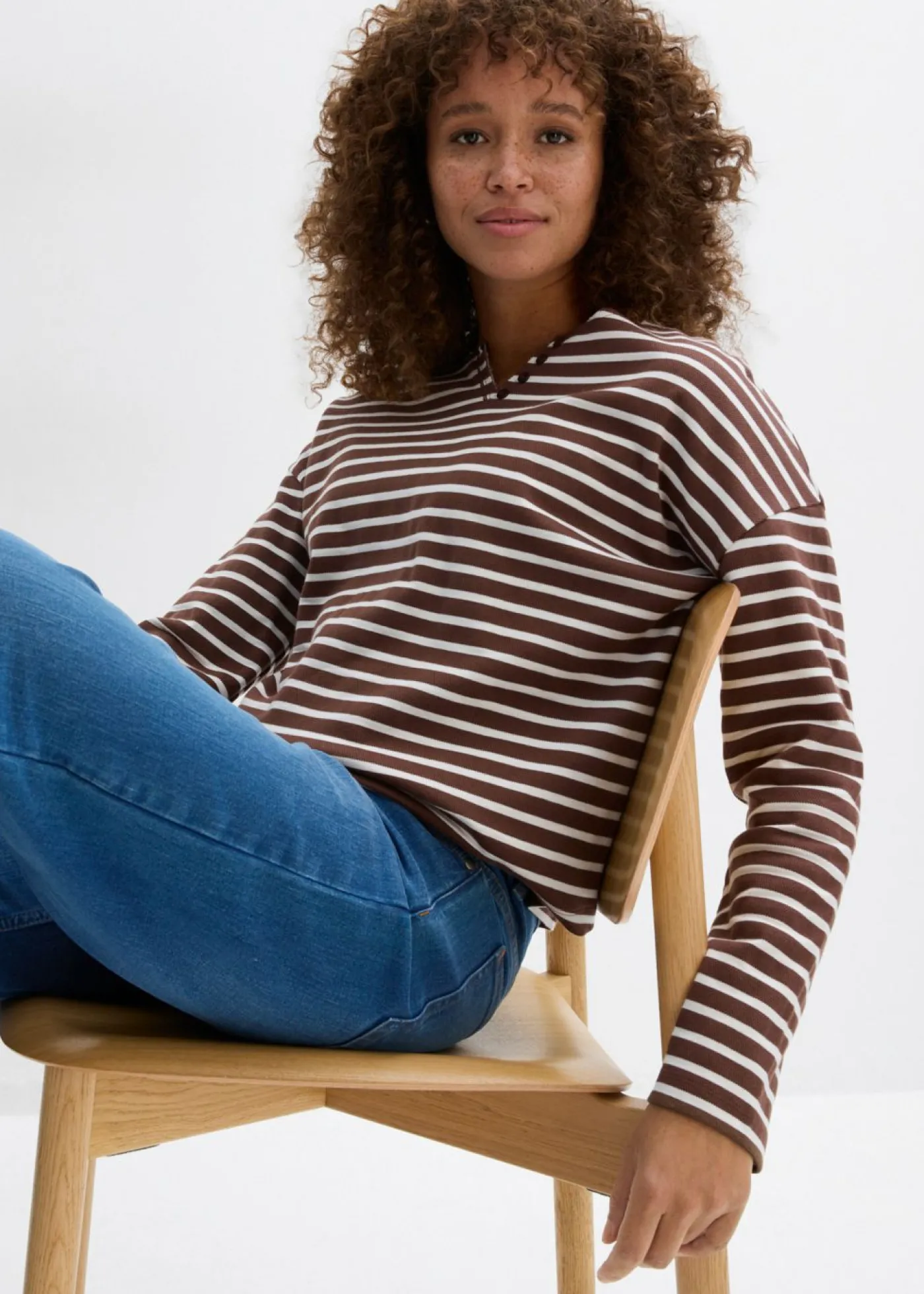 bonprix bonprix Sudadera blanco perla/marrón con rayas Online