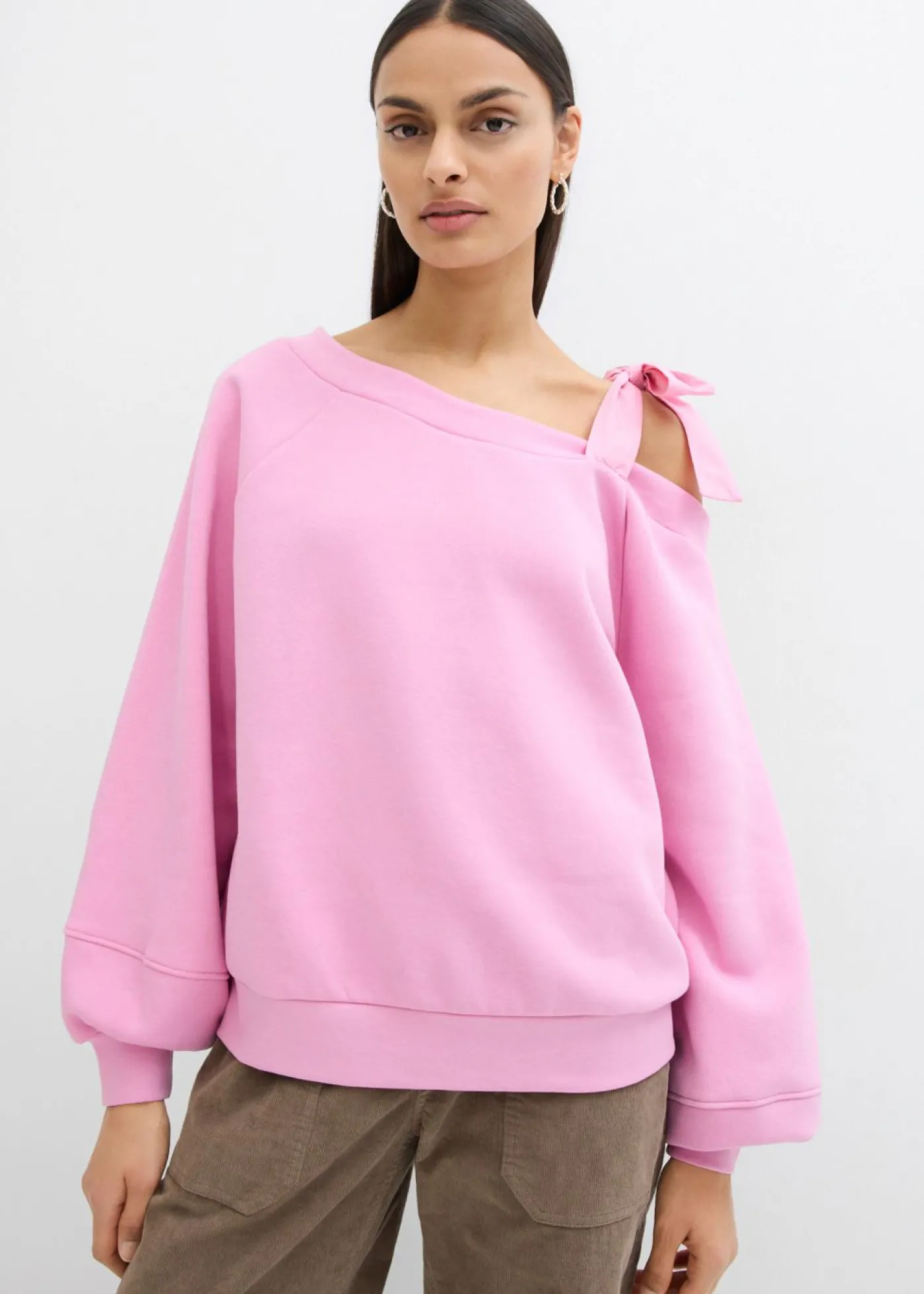 bonprix bonprix Sudadera ancha con un hombro al descubierto rosa orquídea Discount