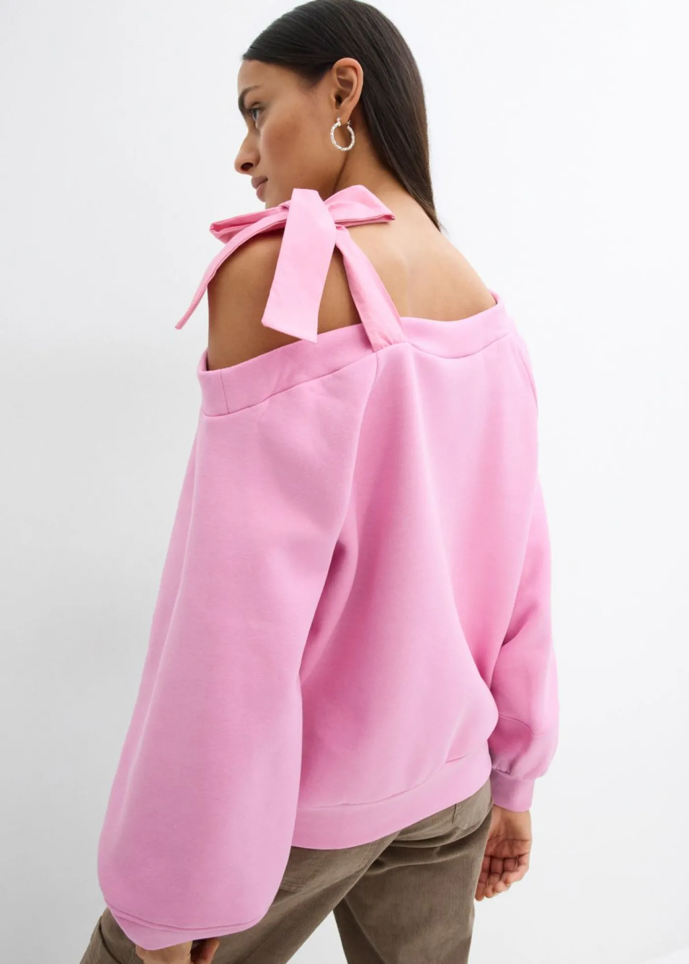 bonprix bonprix Sudadera ancha con un hombro al descubierto rosa orquídea Discount